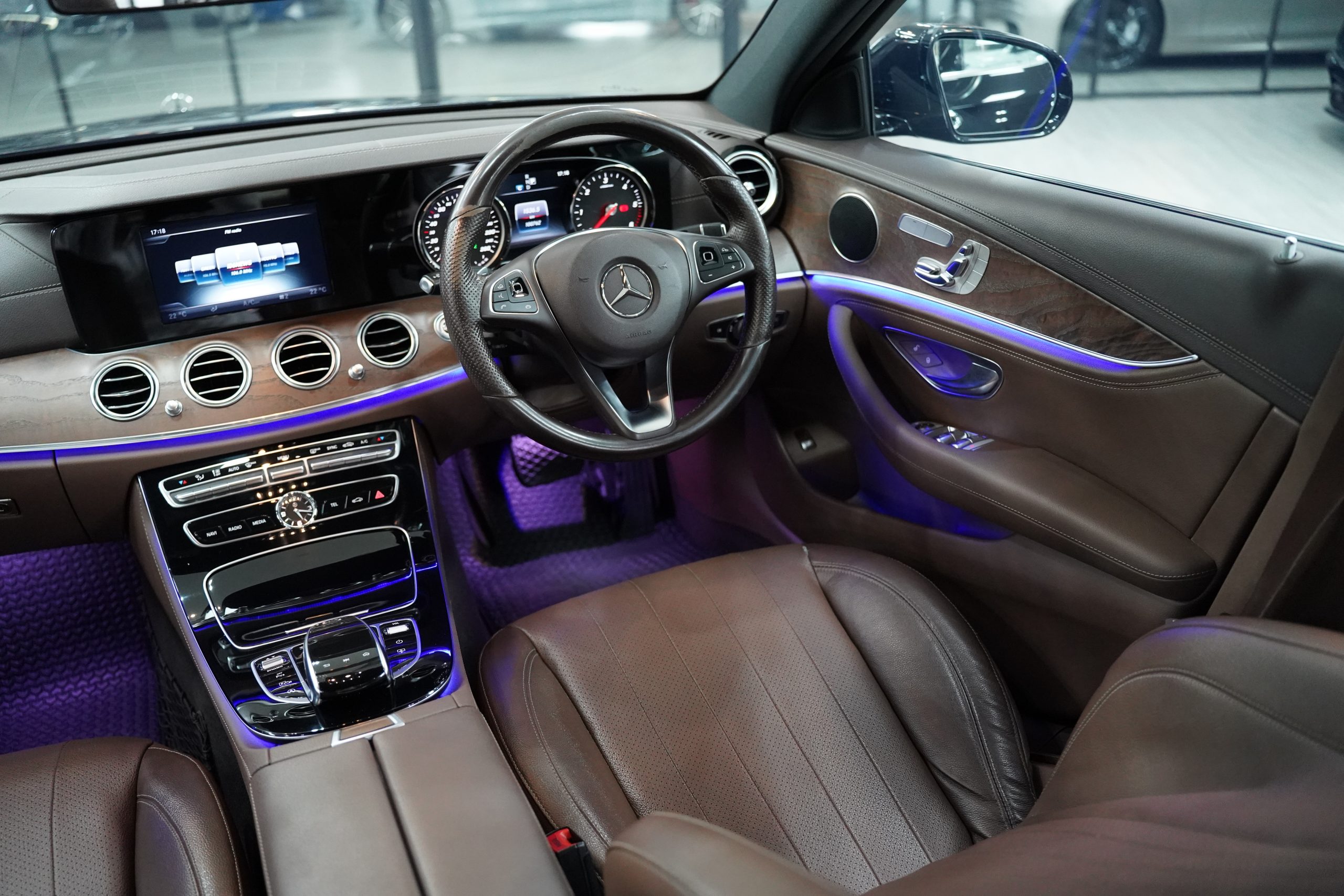 2017 Mercedes-Benz E220d Exclusive - Image 26