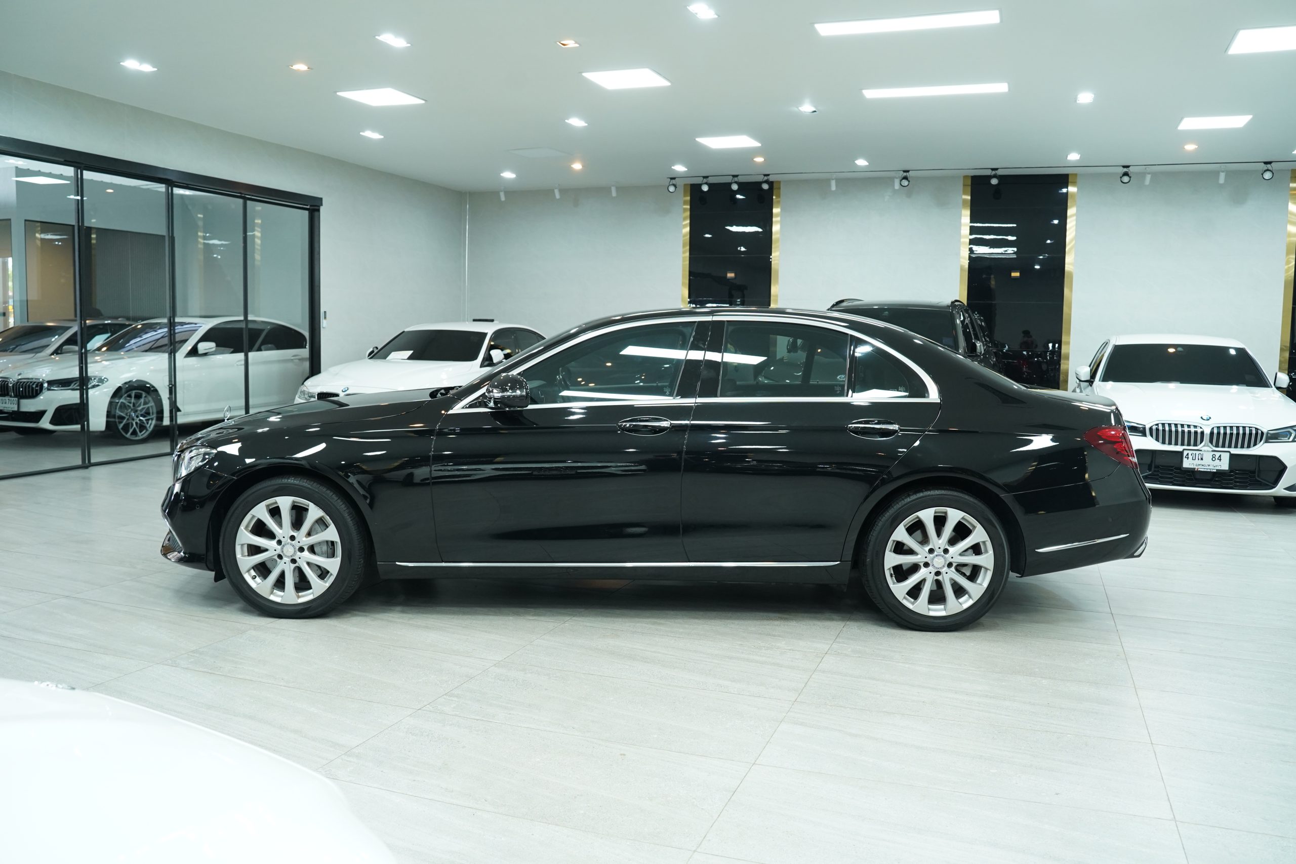 2017 Mercedes-Benz E220d Exclusive - Image 5