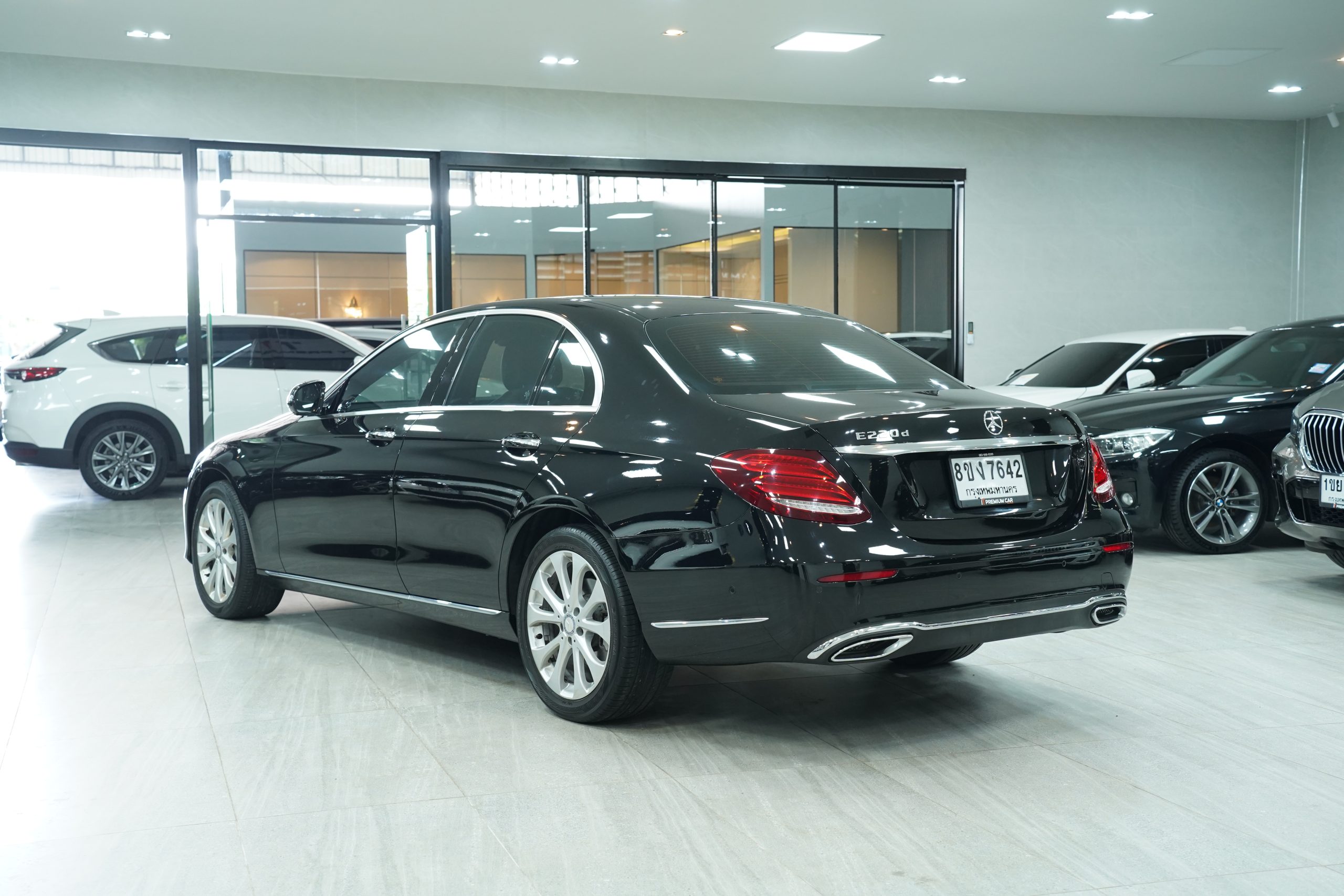 2017 Mercedes-Benz E220d Exclusive - Image 6