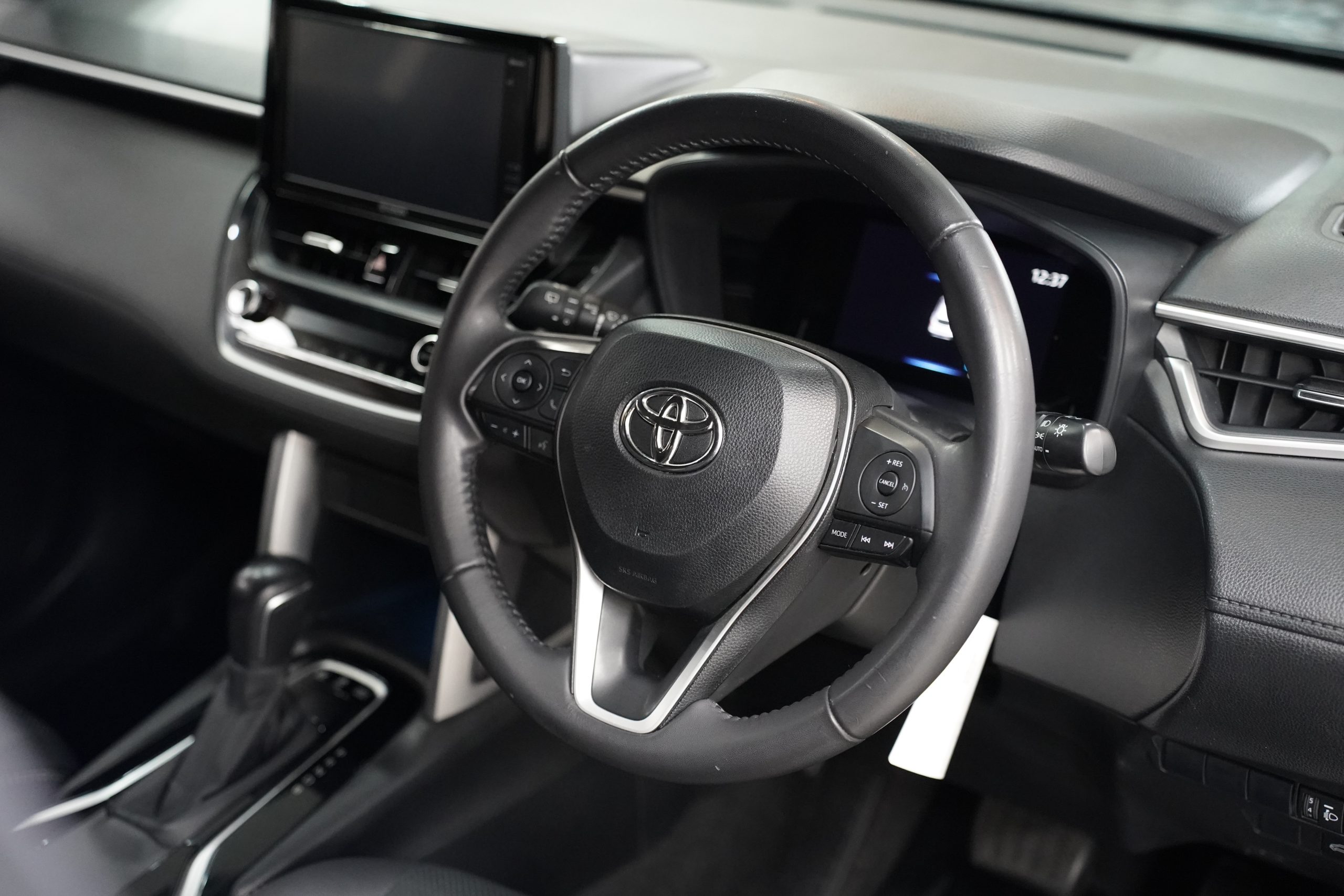 2022Toyota Corolla Cross 1.8 Hybrid Premium - Image 15