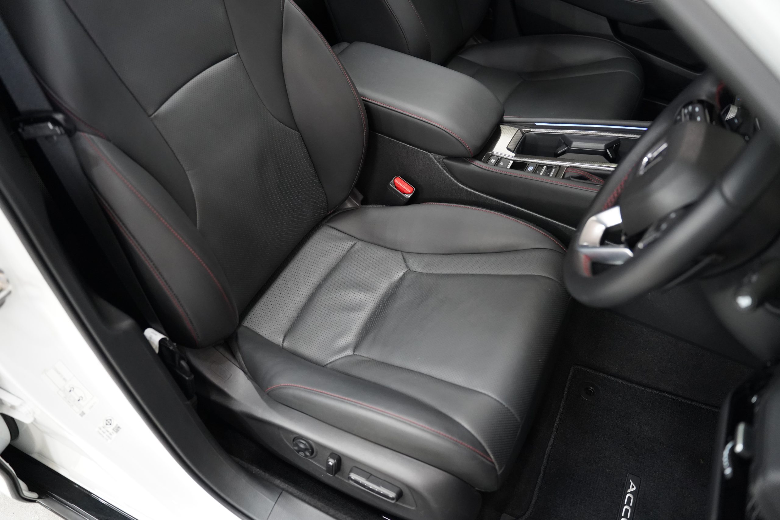 2025 Honda Accord e:HEV RS - Image 15