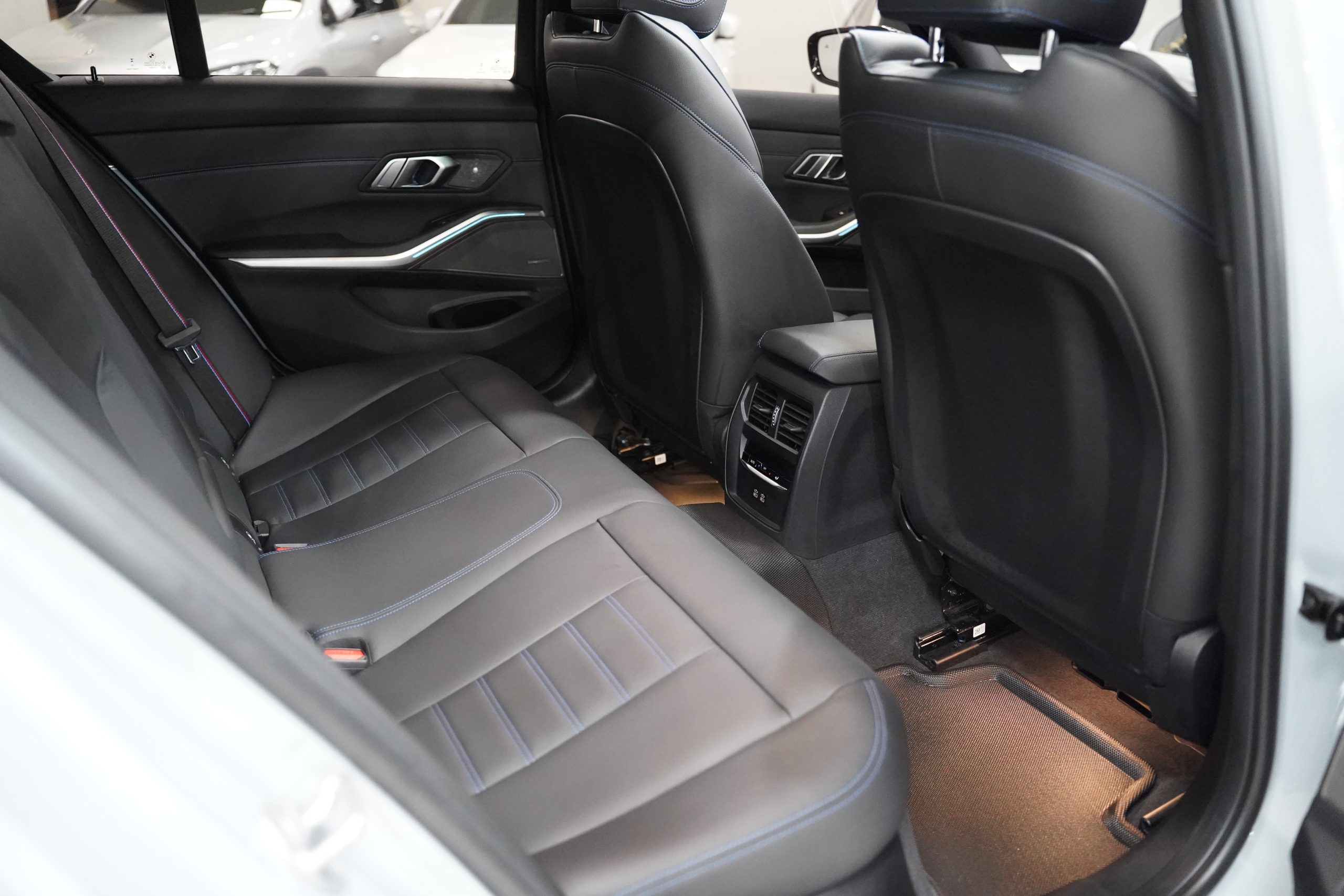 2024 BMW 330e M Sport (G20 LCI) - Image 19