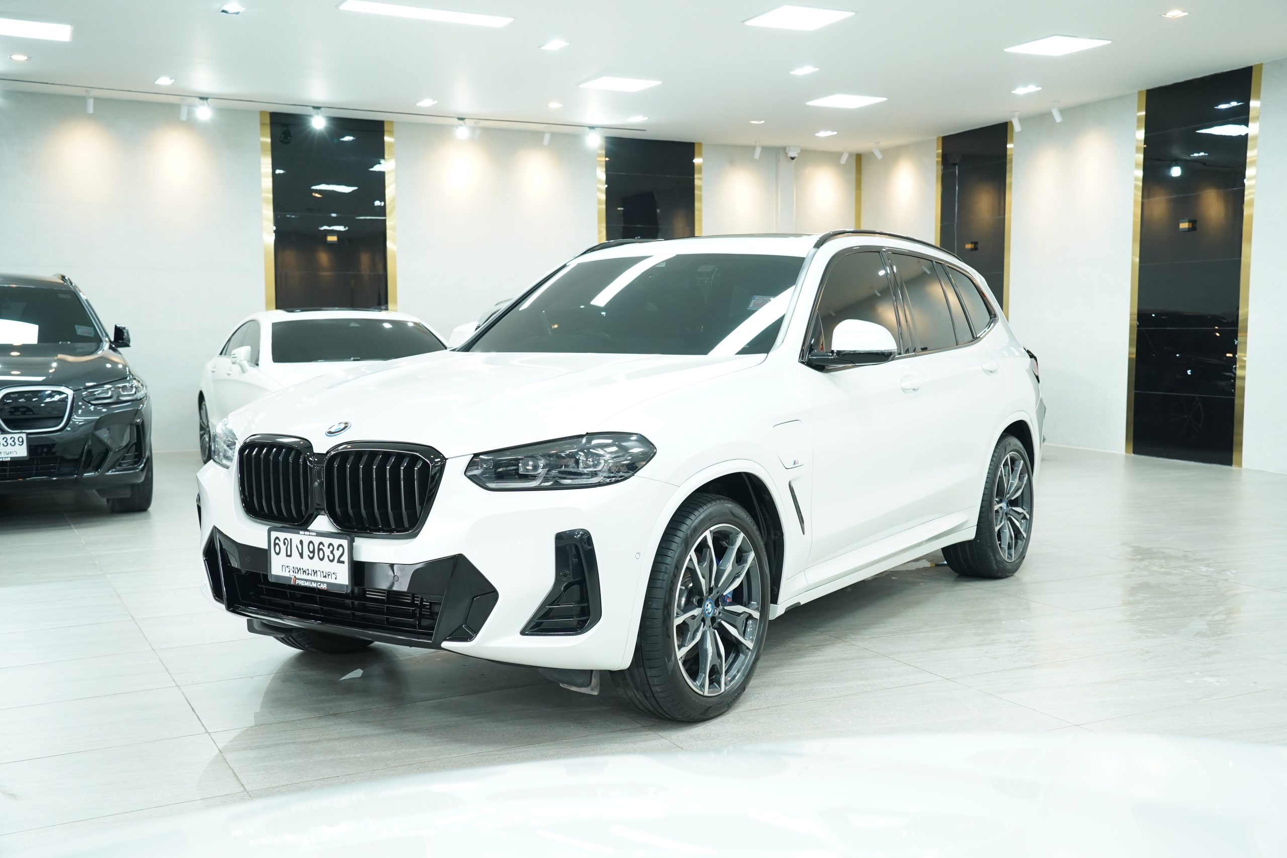 2024 BMW X3 xDrive30e M Sport - Image 4