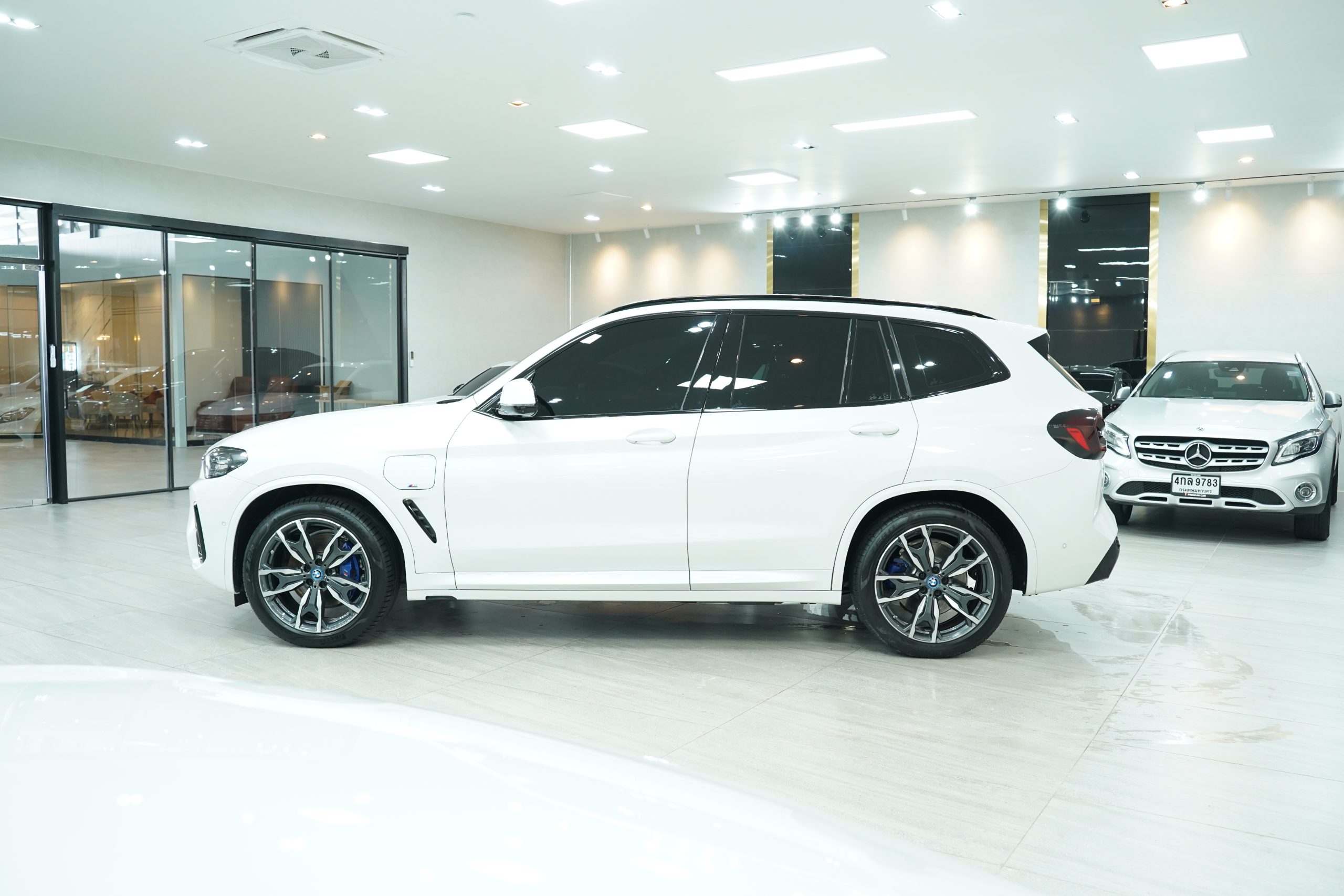 2024 BMW X3 xDrive30e M Sport - Image 5