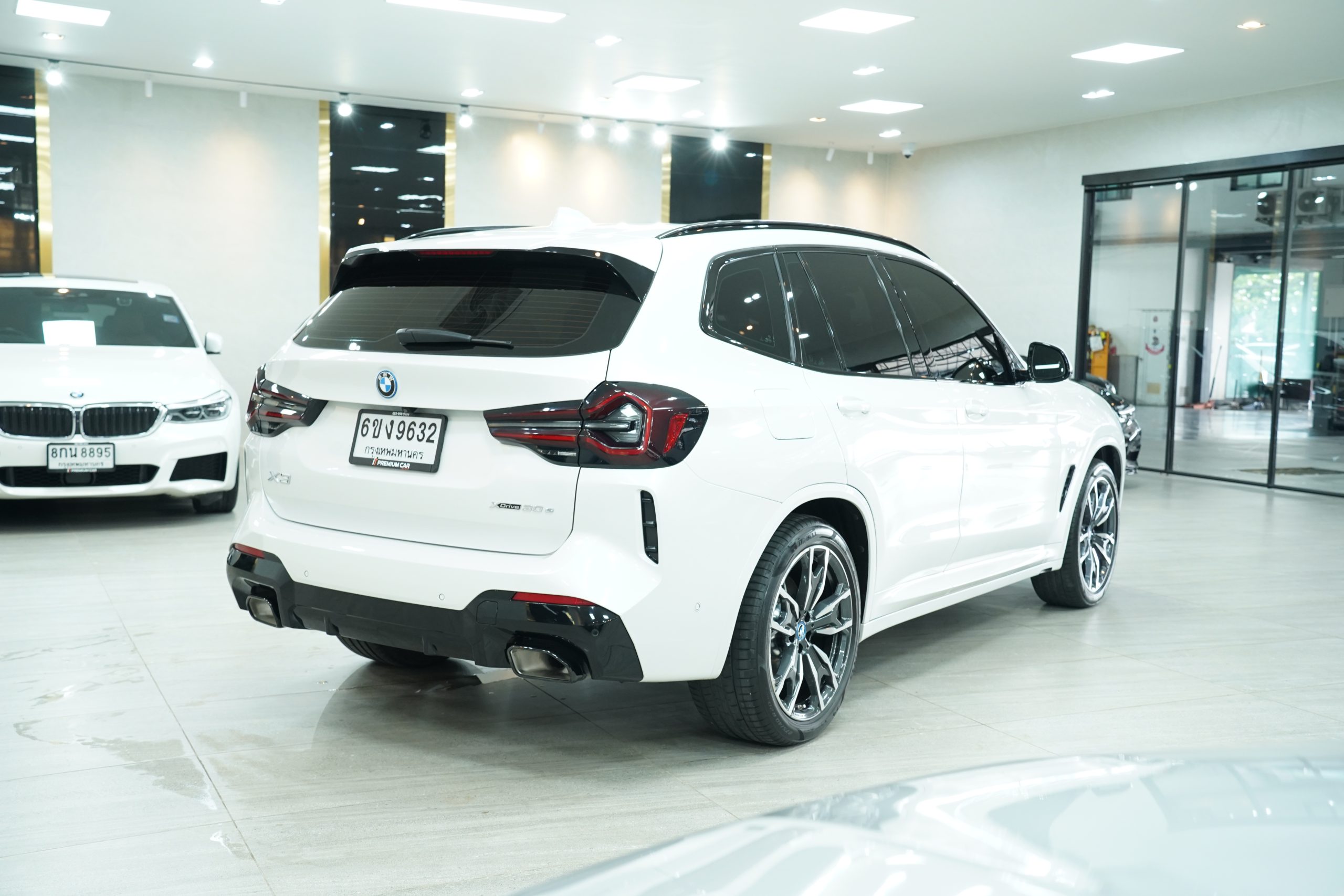 2024 BMW X3 xDrive30e M Sport - Image 8