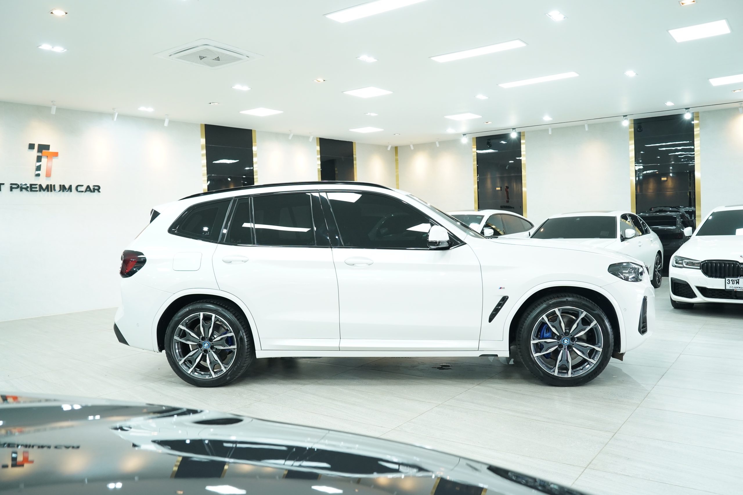 2024 BMW X3 xDrive30e M Sport - Image 9
