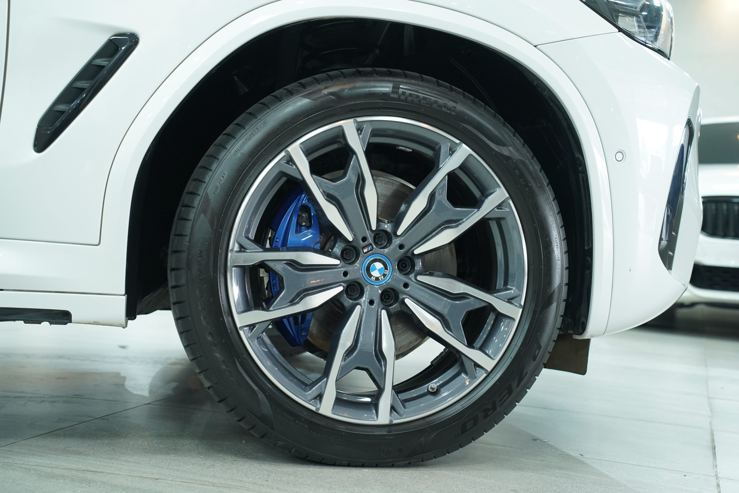 2024 BMW X3 xDrive30e M Sport - Image 10