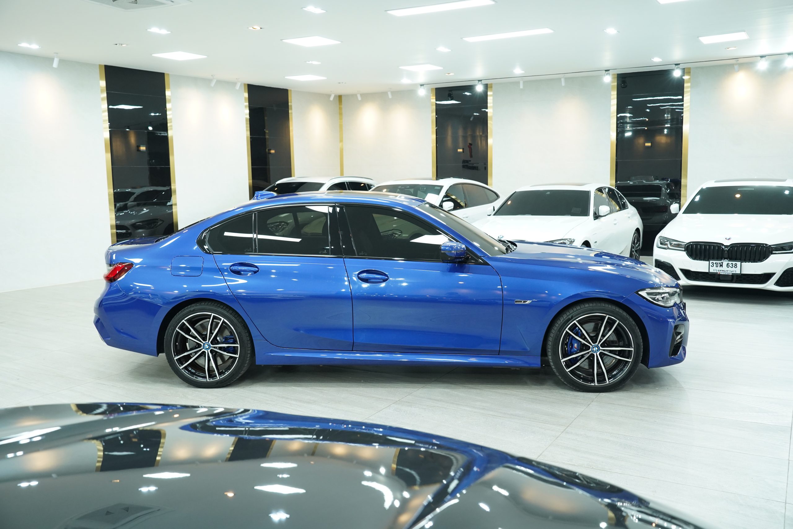 2022 BMW 330e M Sport - Image 9