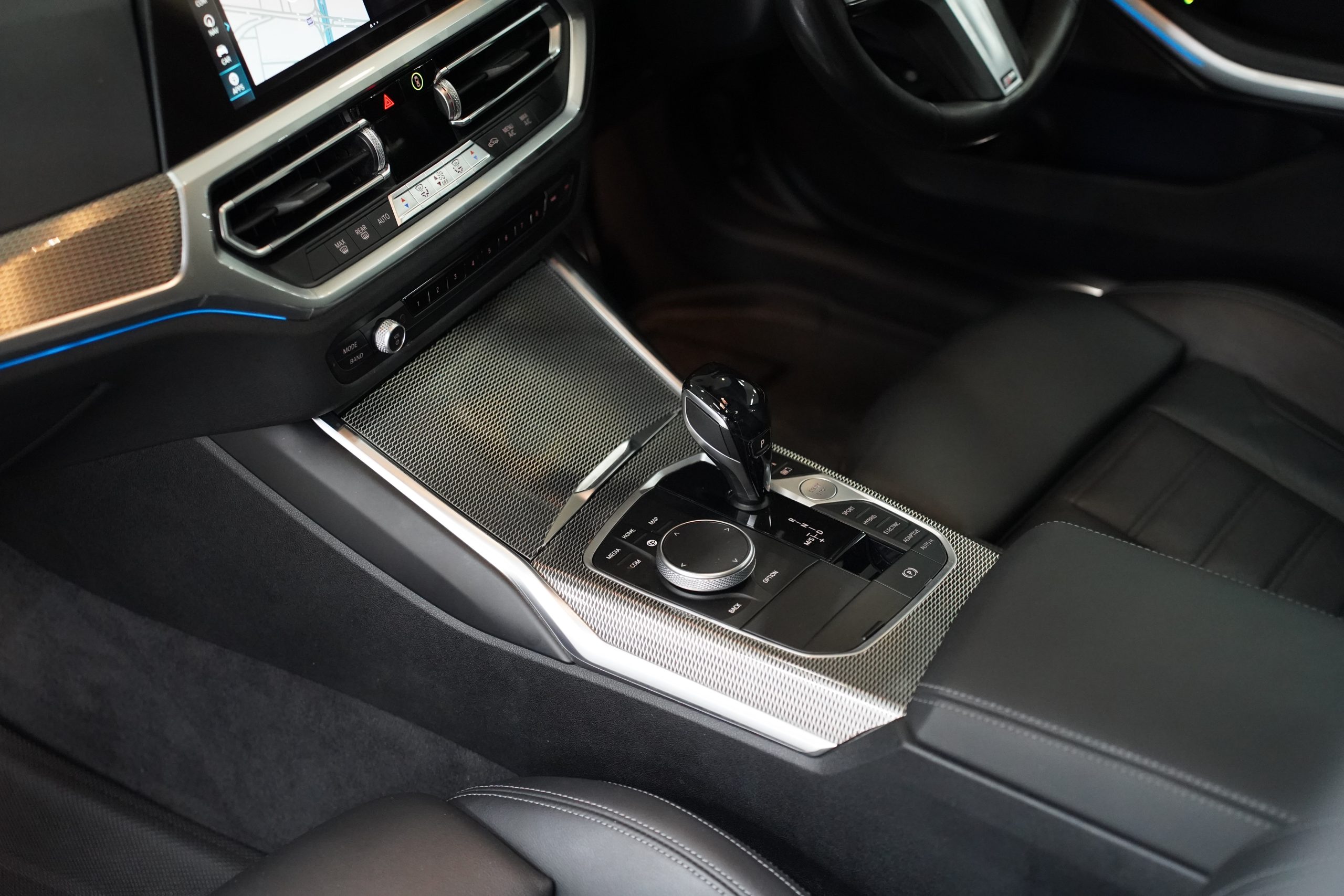 2022 BMW 330e M Sport - Image 14