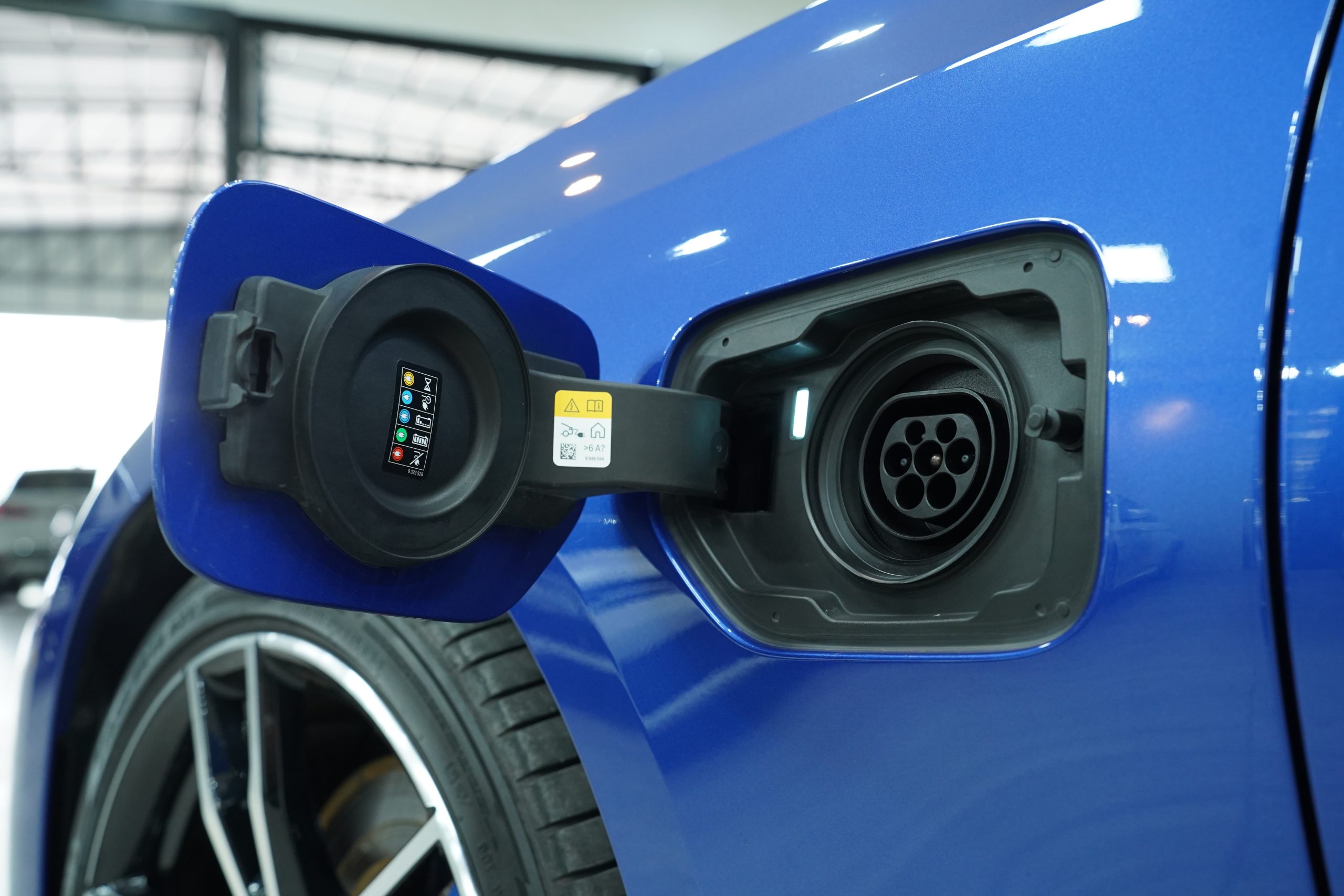 2022 BMW 330e M Sport - Image 15