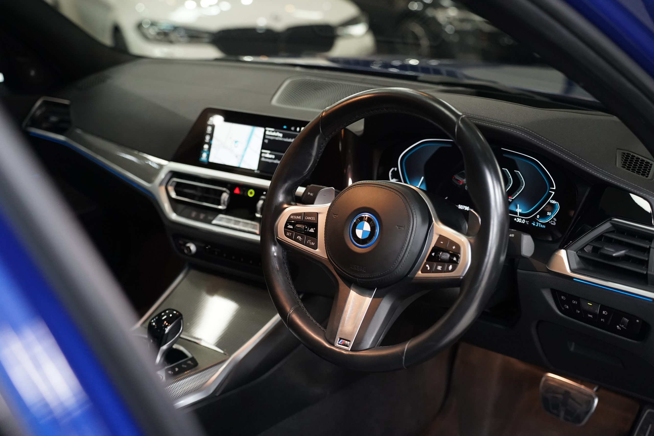 2022 BMW 330e M Sport - Image 16