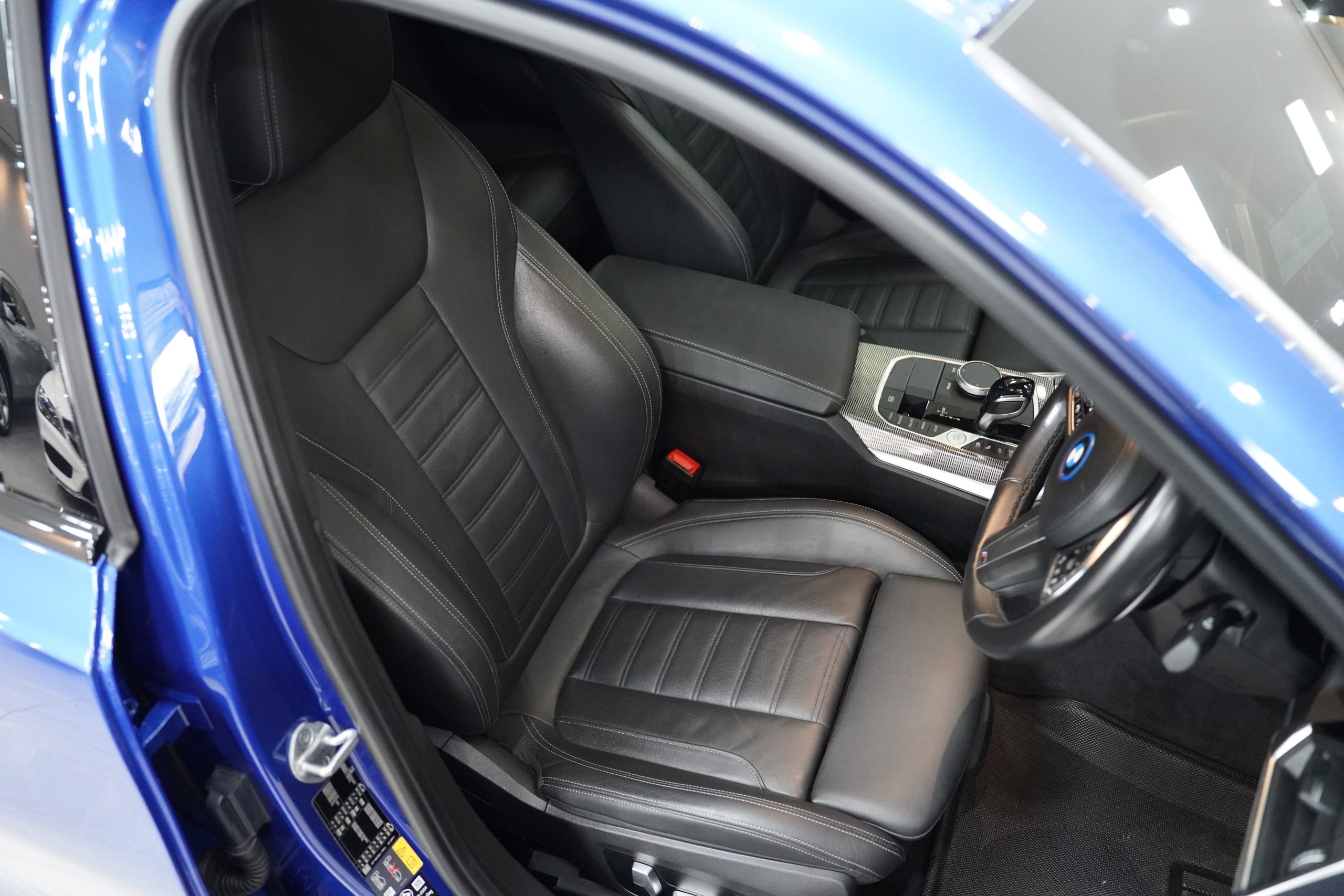2022 BMW 330e M Sport - Image 17