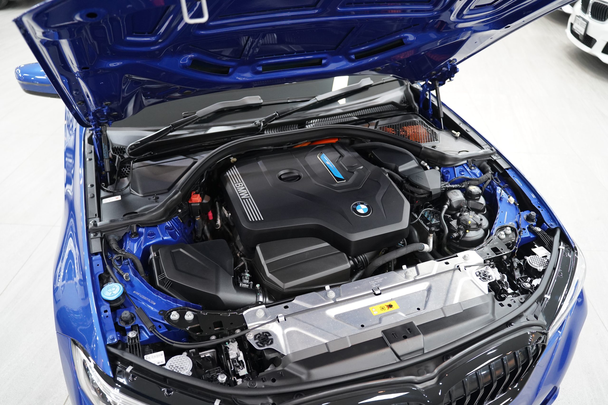 2022 BMW 330e M Sport - Image 18