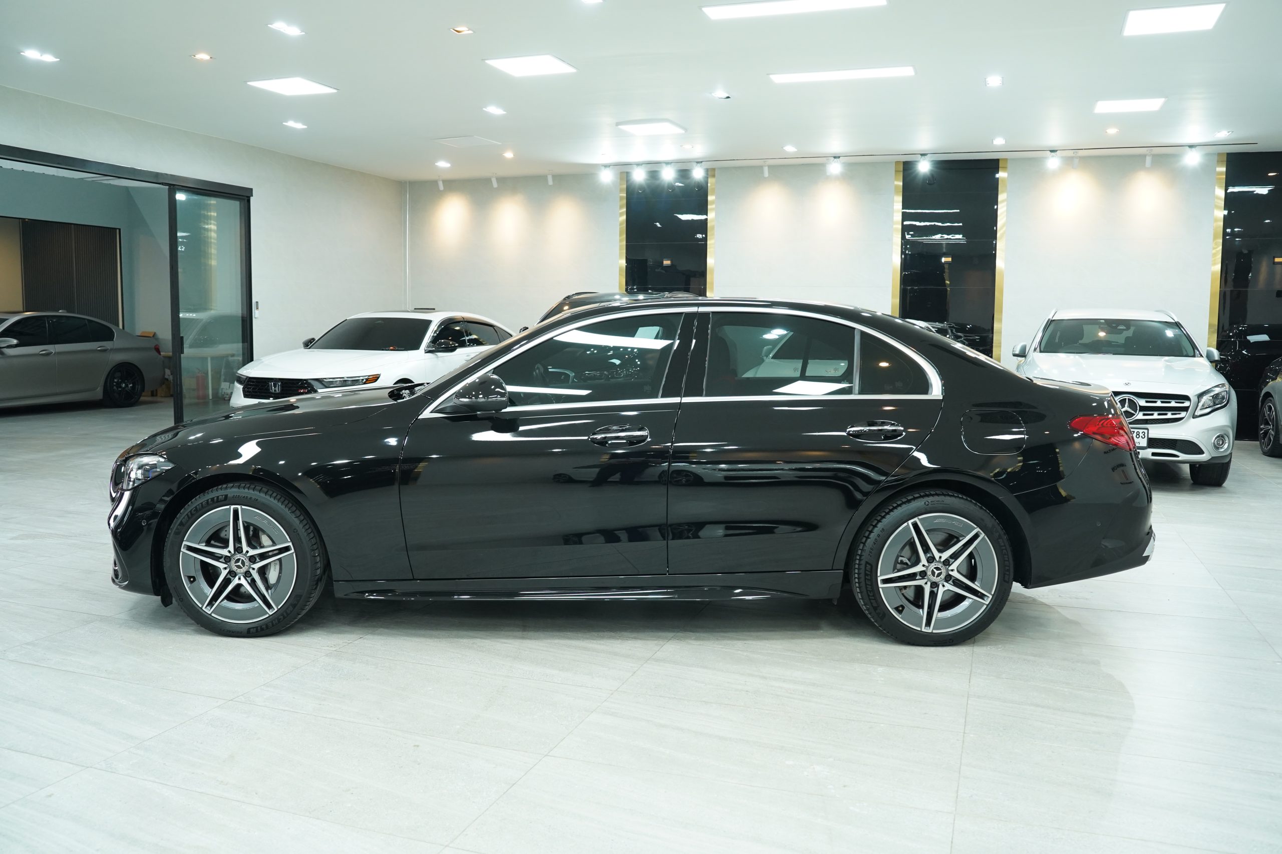 2023 Mercedes-Benz C350e AMG Dynamic (W206) - Image 5