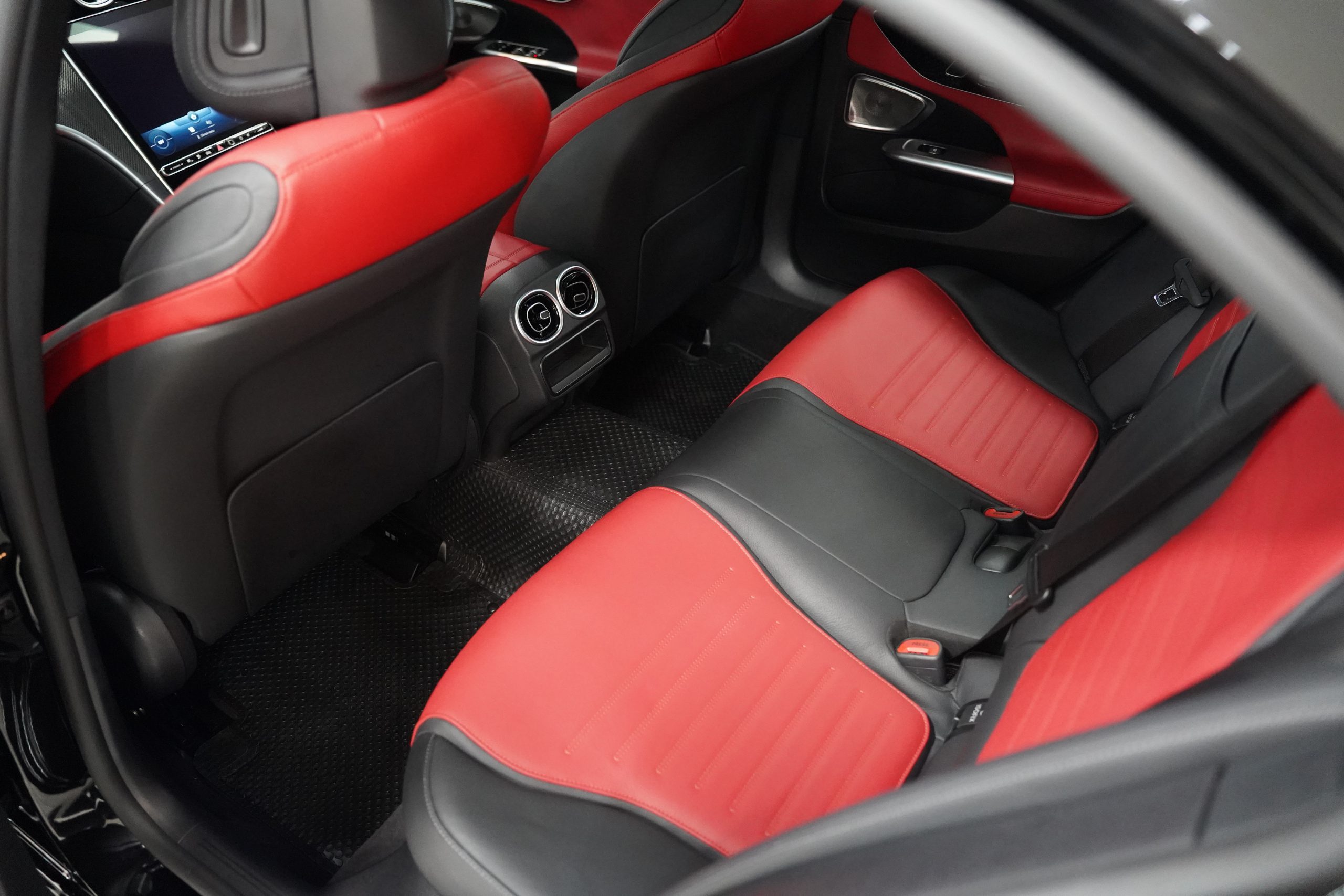 2023 Mercedes-Benz C350e AMG Dynamic (W206) - Image 11