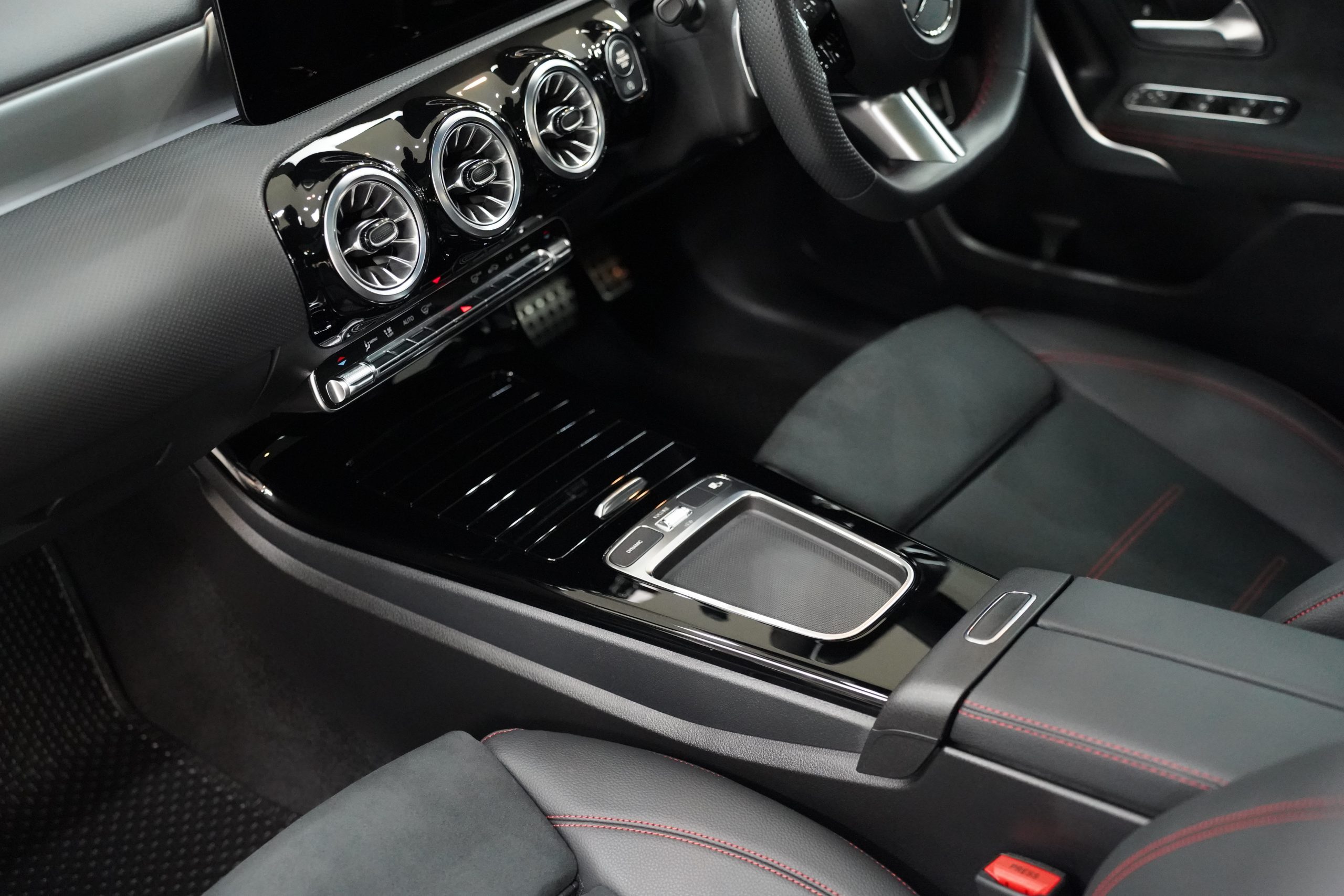 2025 Mercedes-Benz A200 AMG Dynamic Facelift (W177) - Image 14