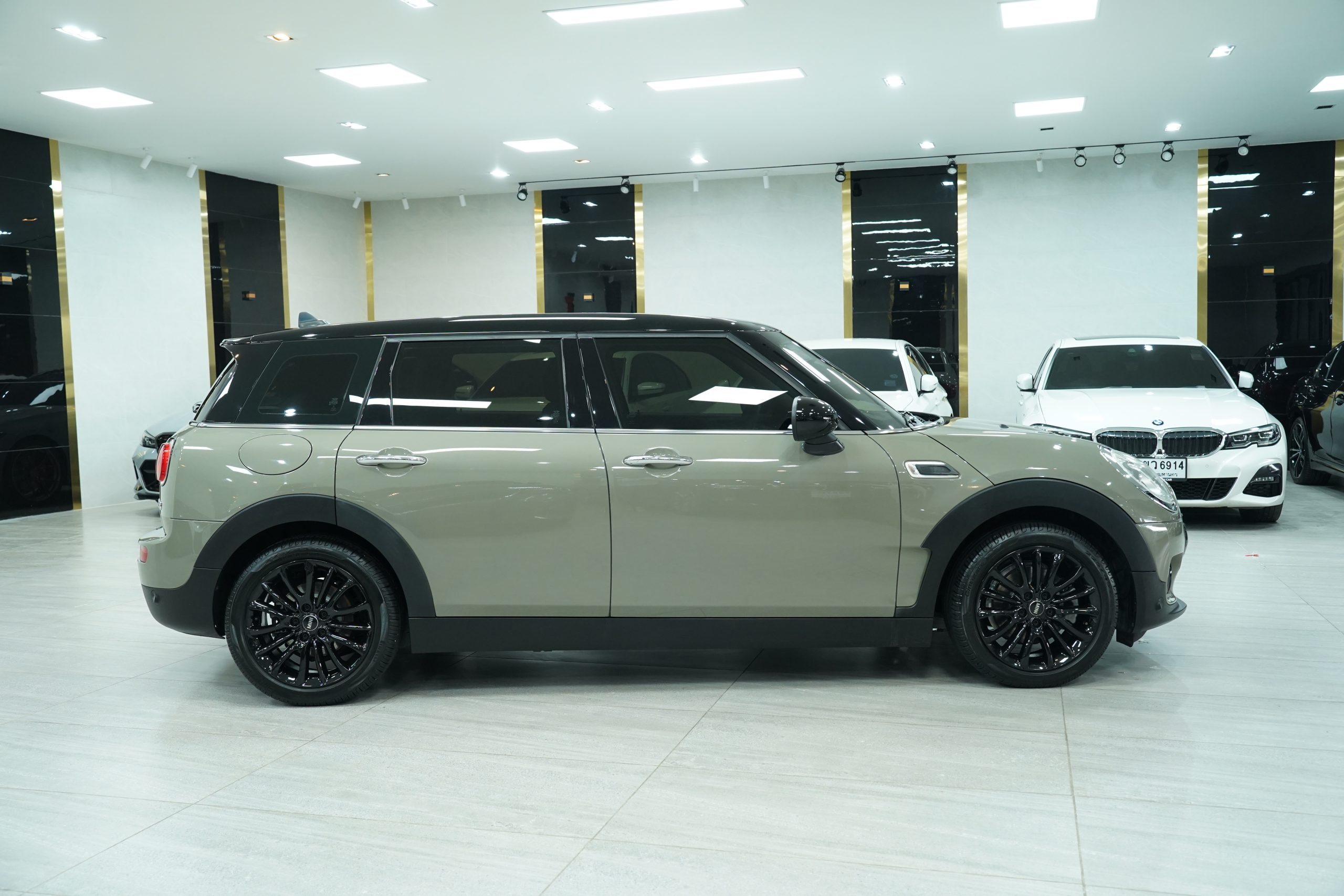 2019 MINI Cooper Clubman - Image 9
