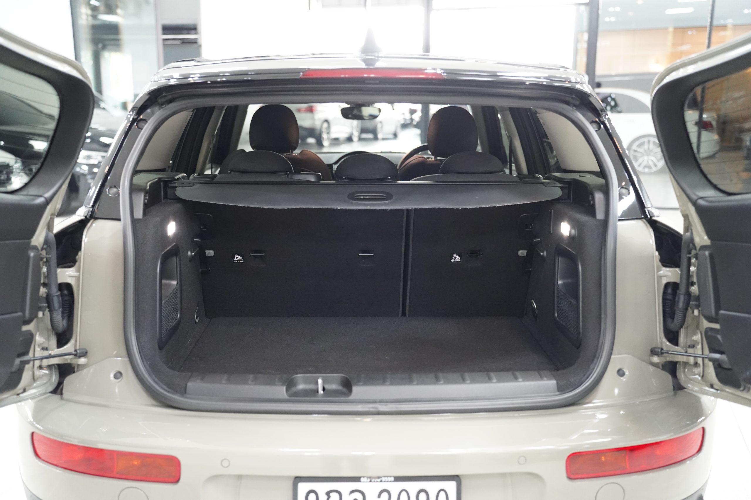 2019 MINI Cooper Clubman - Image 11