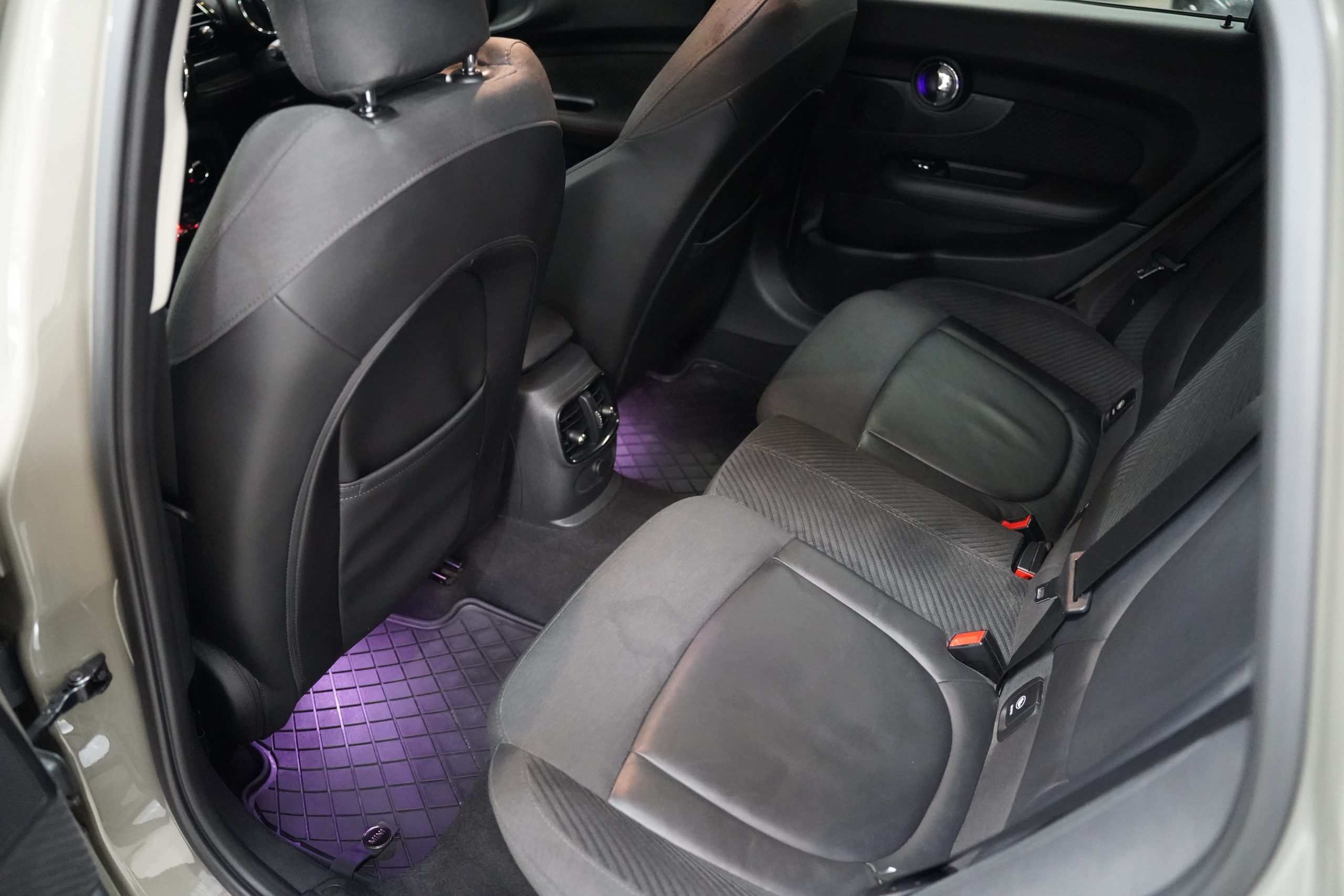 2019 MINI Cooper Clubman - Image 12