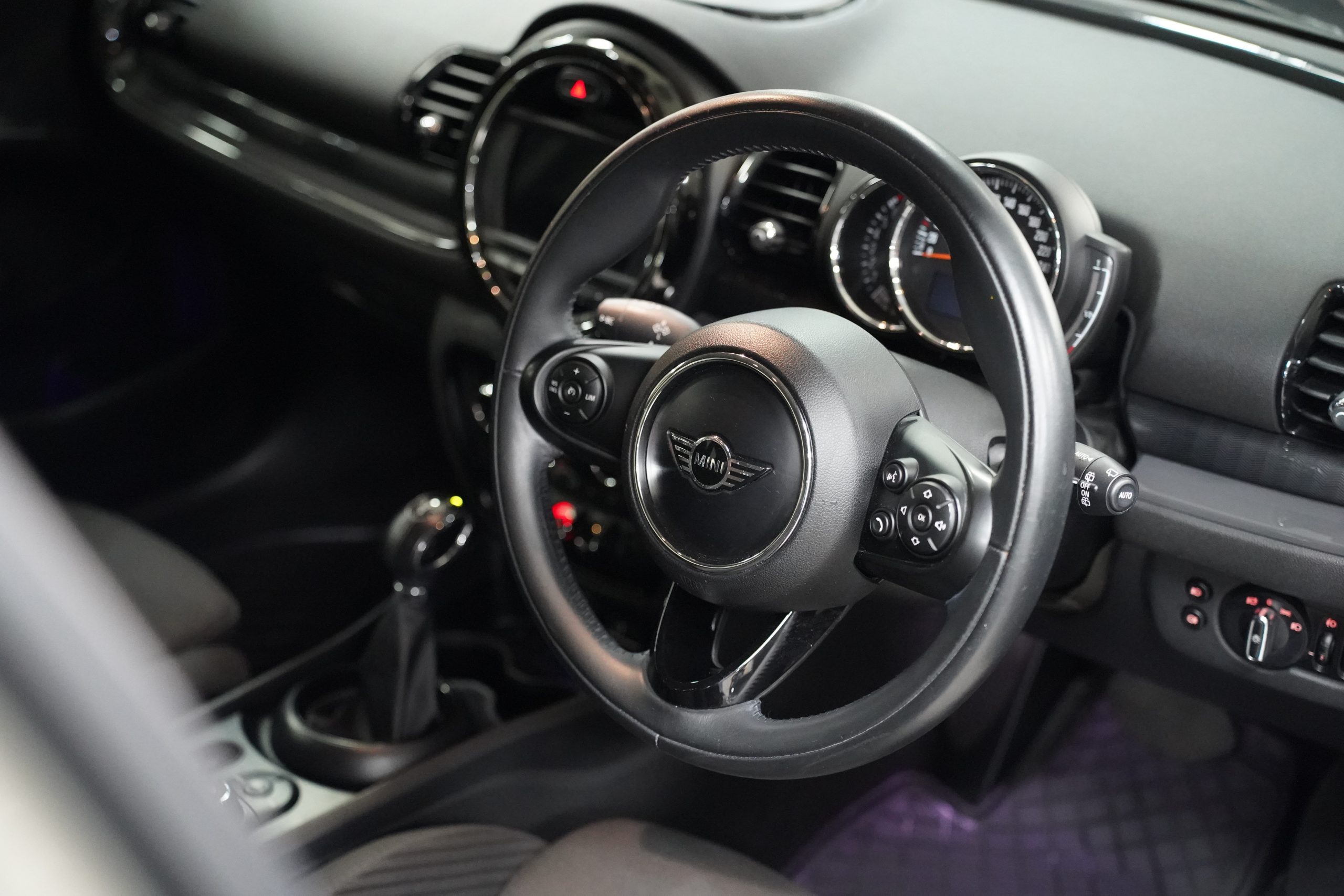 2019 MINI Cooper Clubman - Image 16