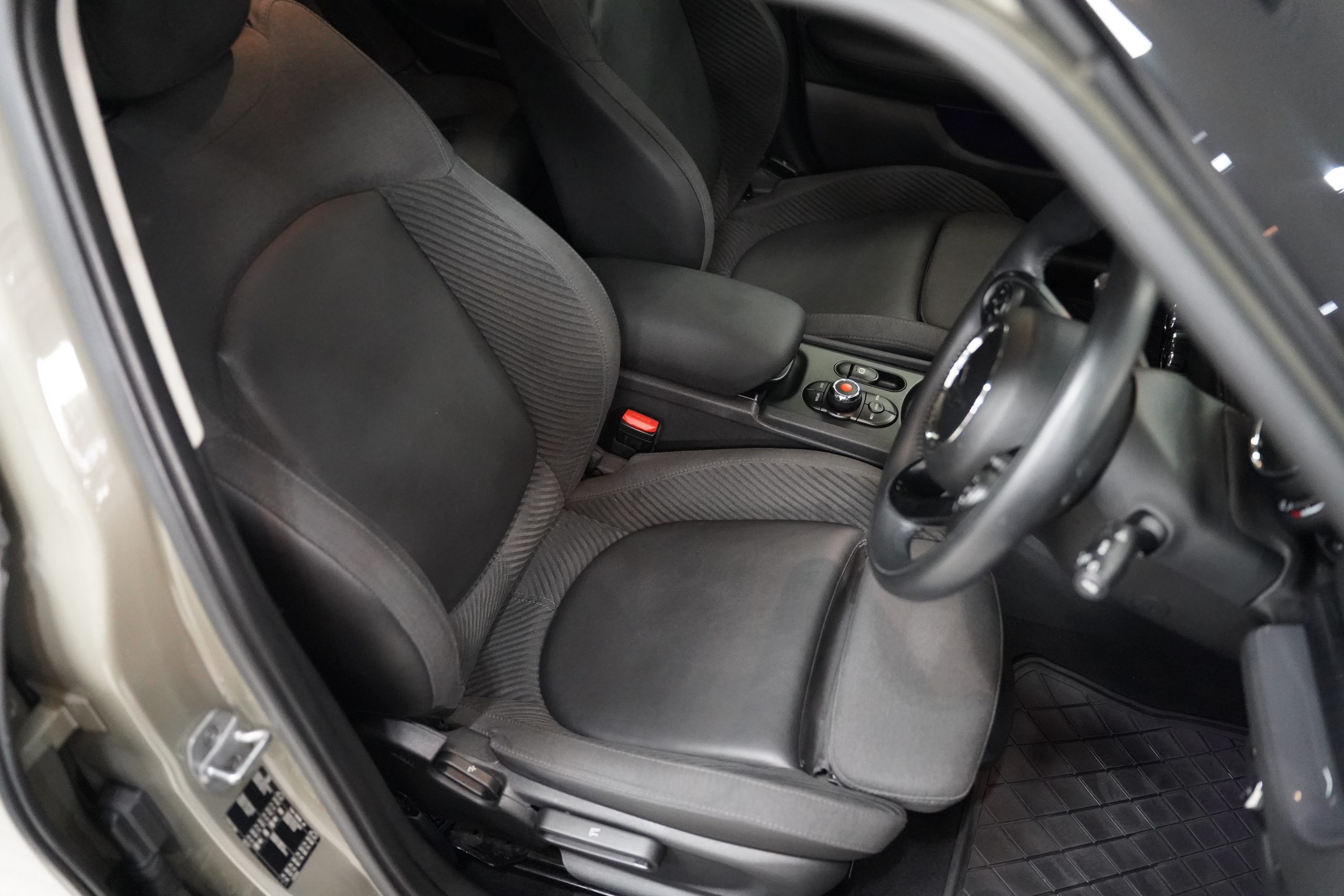 2019 MINI Cooper Clubman - Image 17