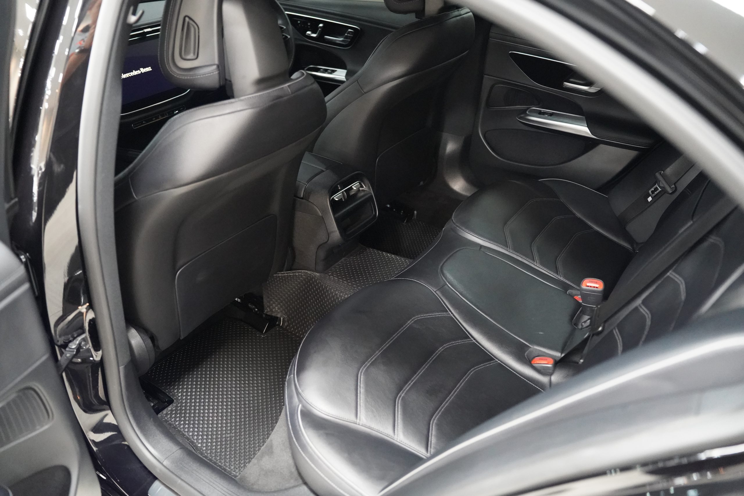 2026 Mercedes-Benz E220 d AMG Line - Image 12
