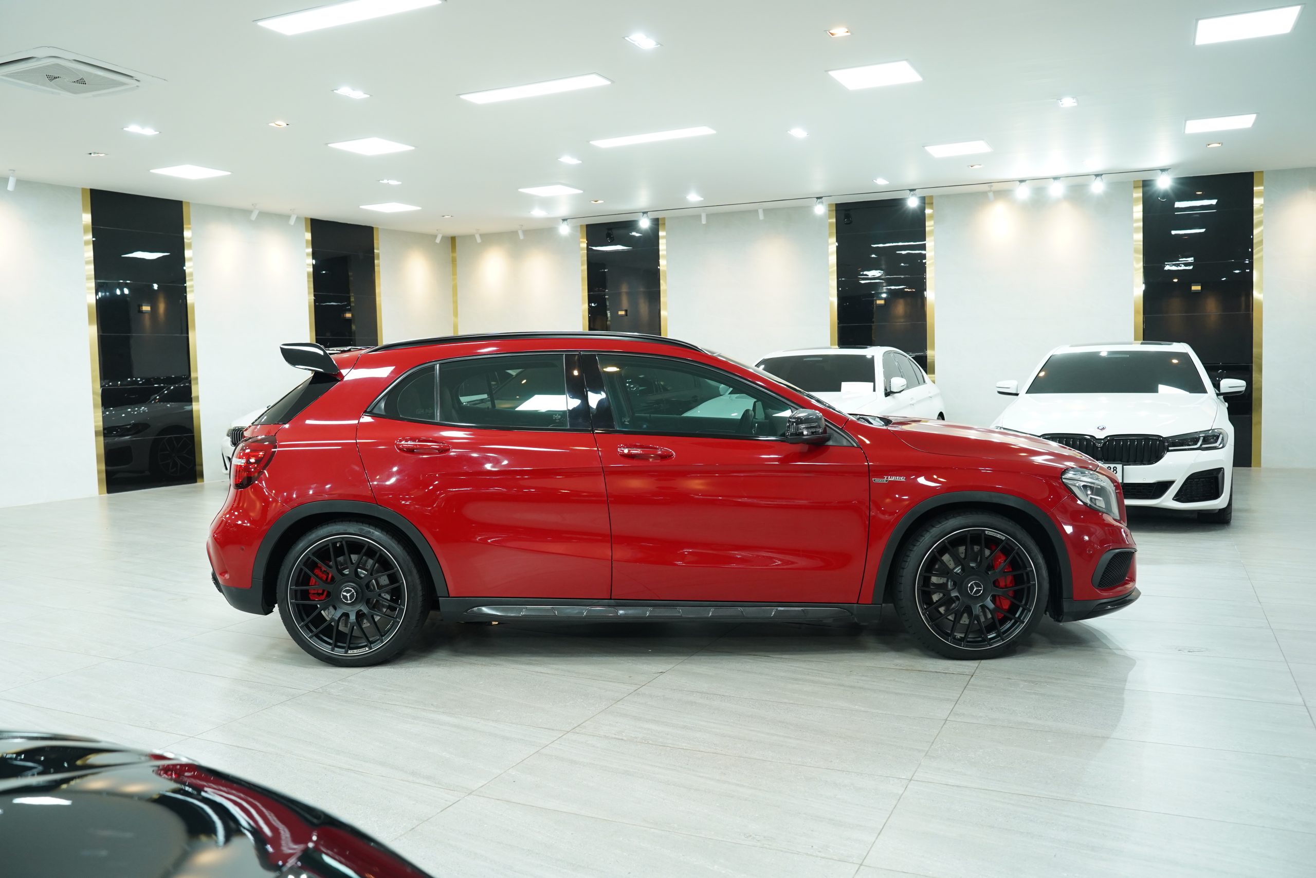 2017 Mercedes-AMG GLA 45 4MATIC - Image 9