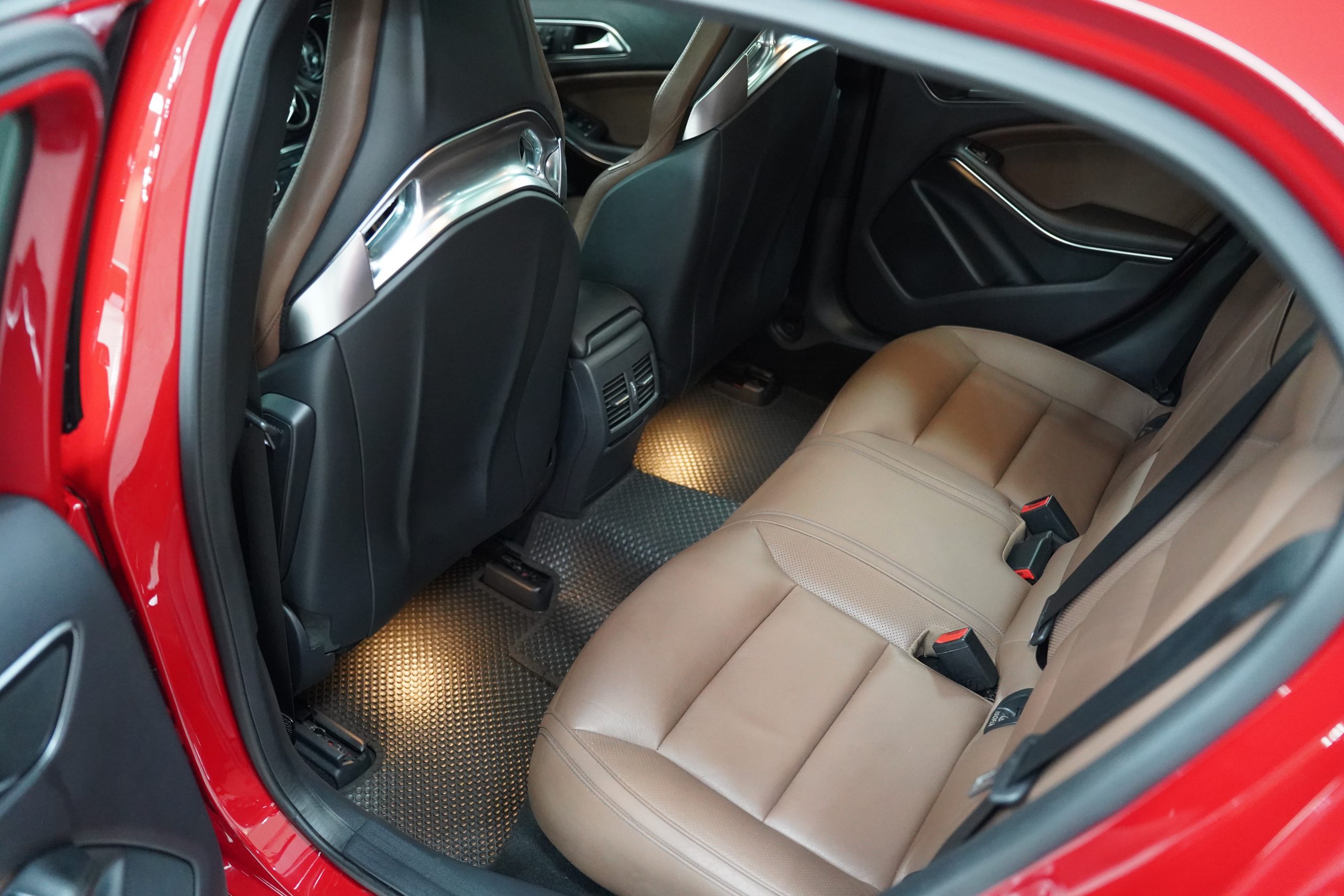 2017 Mercedes-AMG GLA 45 4MATIC - Image 12