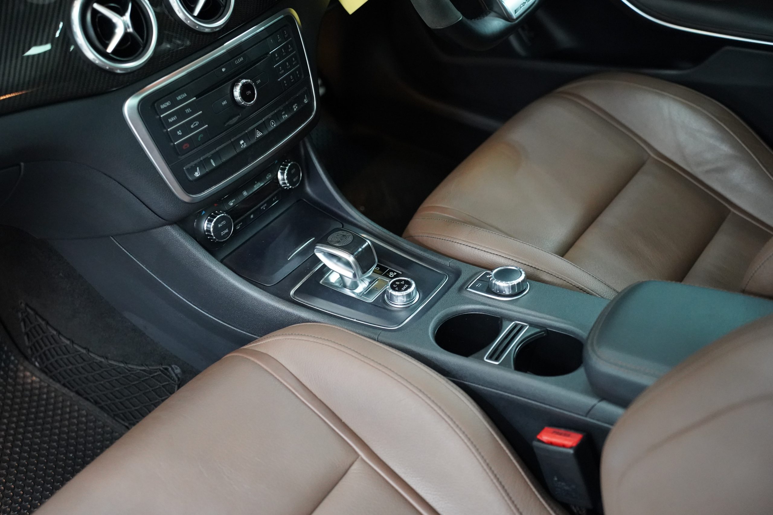 2017 Mercedes-AMG GLA 45 4MATIC - Image 15
