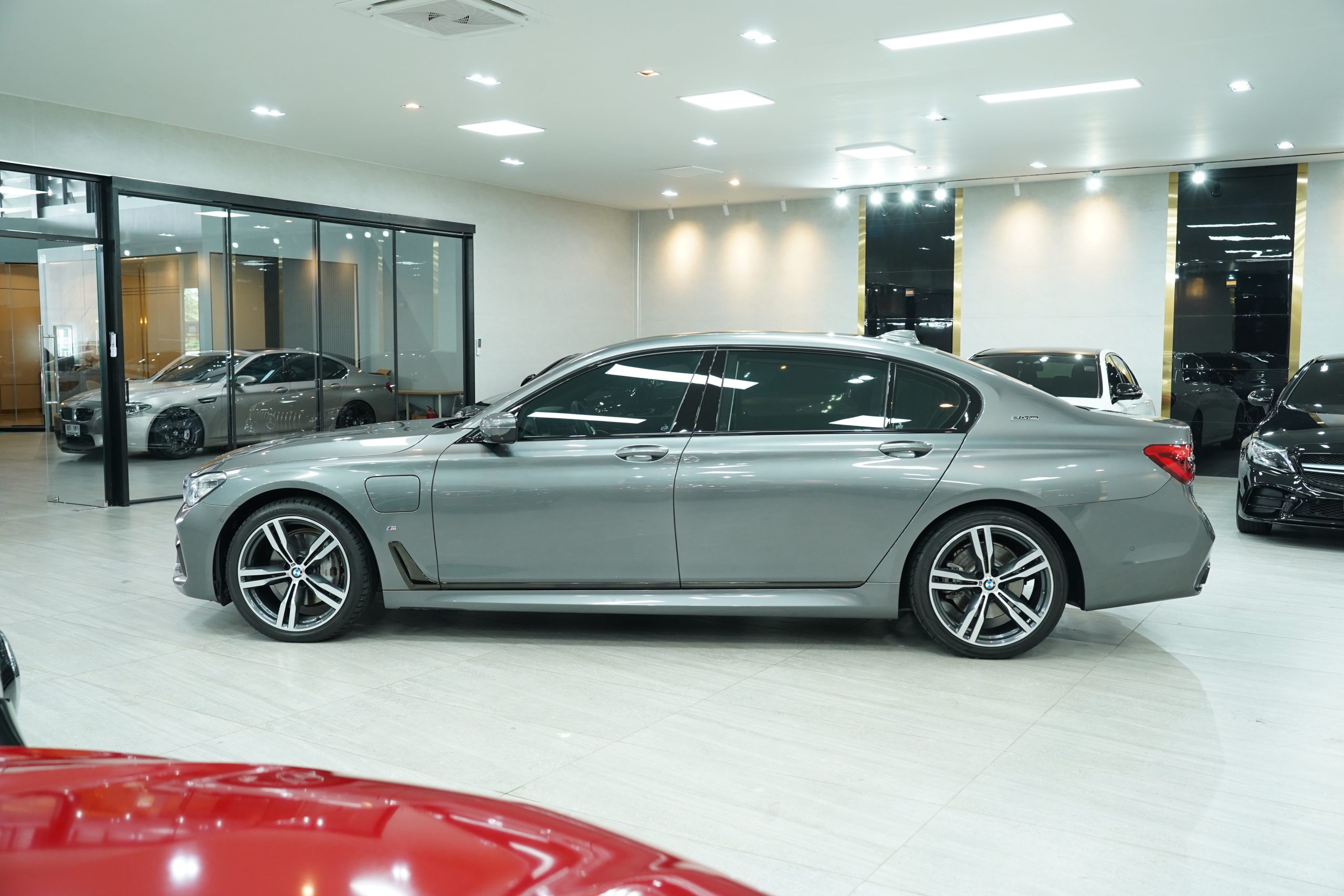 2019 BMW 740Le xDrive M Sport - Image 5