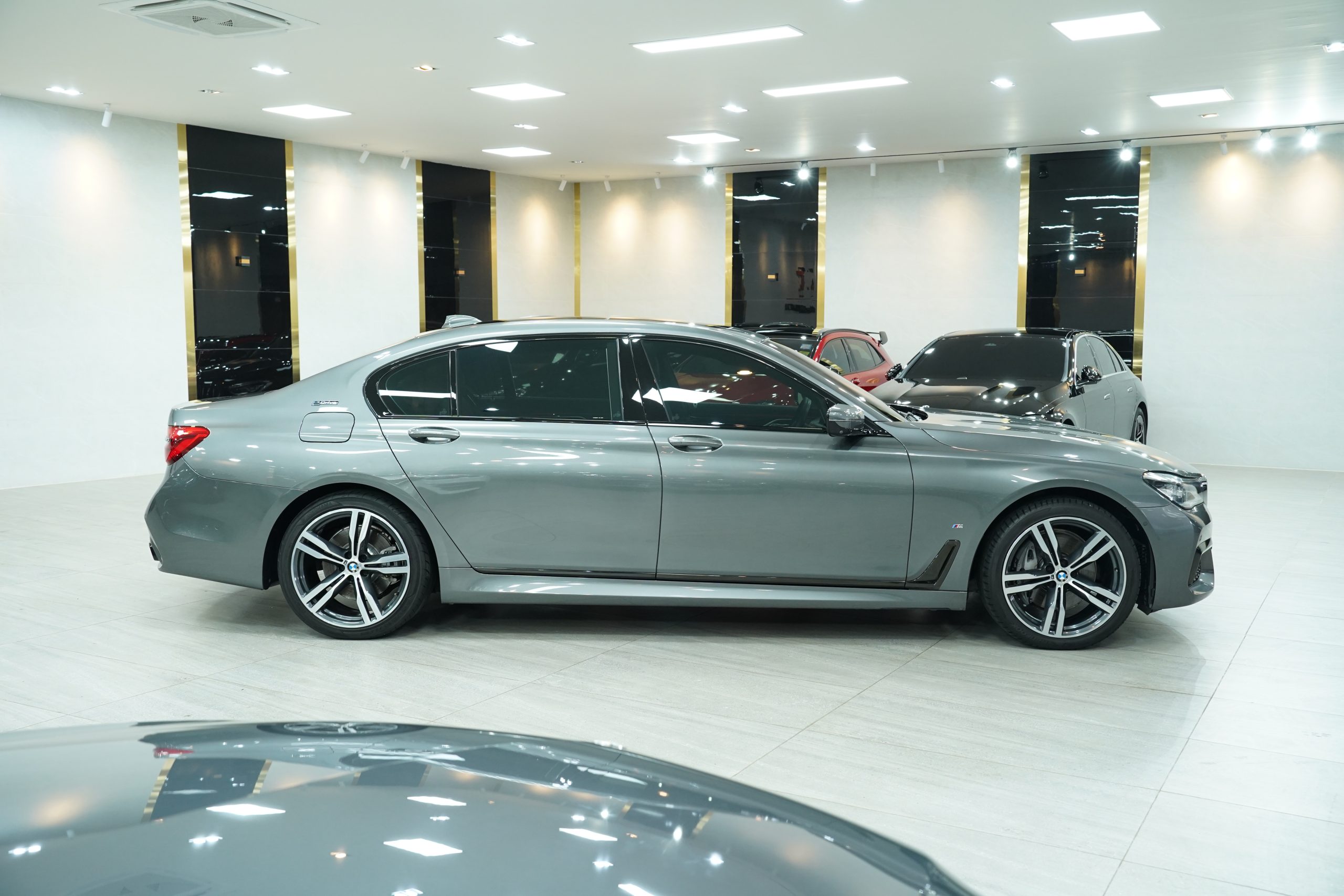 2019 BMW 740Le xDrive M Sport - Image 9