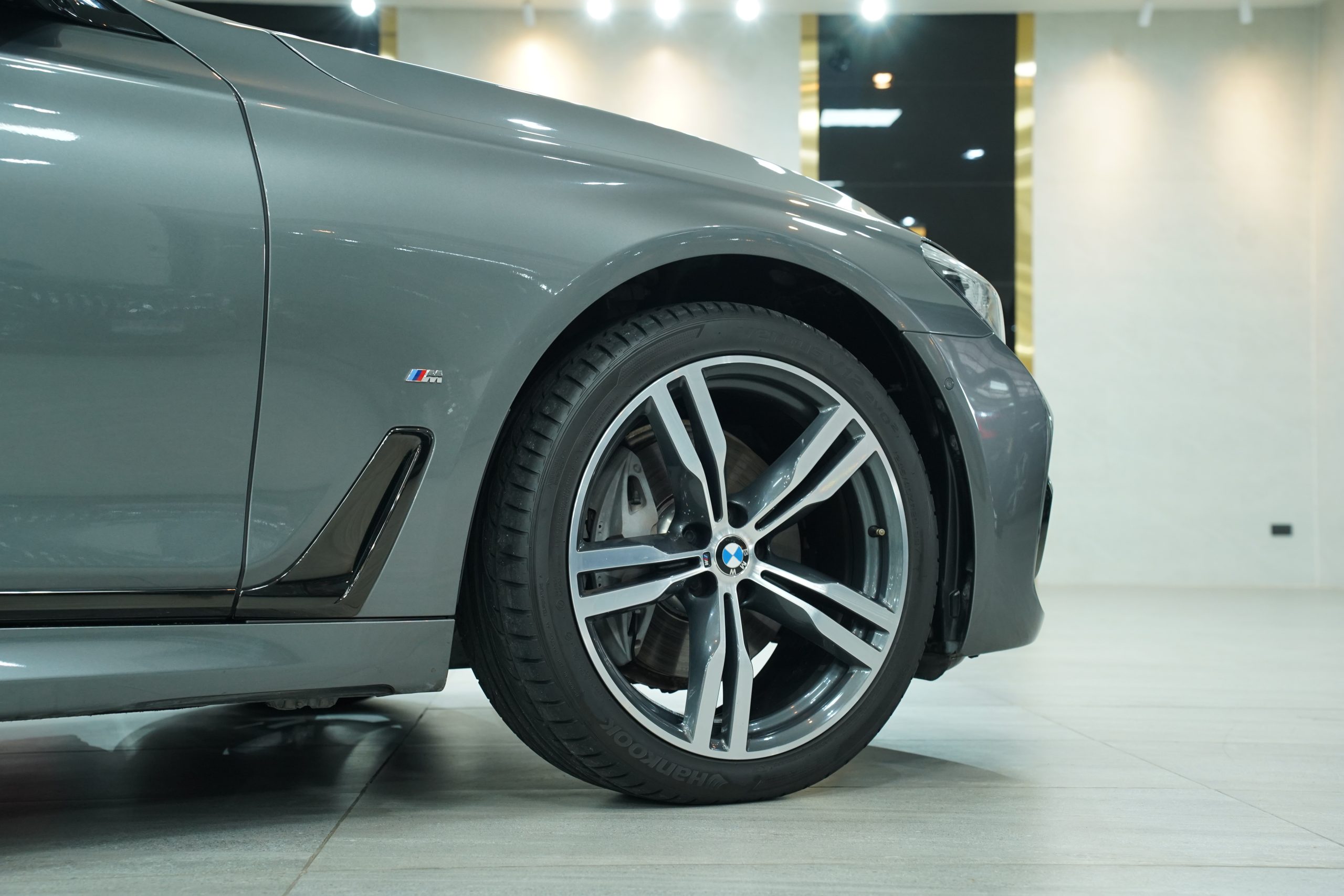 2019 BMW 740Le xDrive M Sport - Image 10