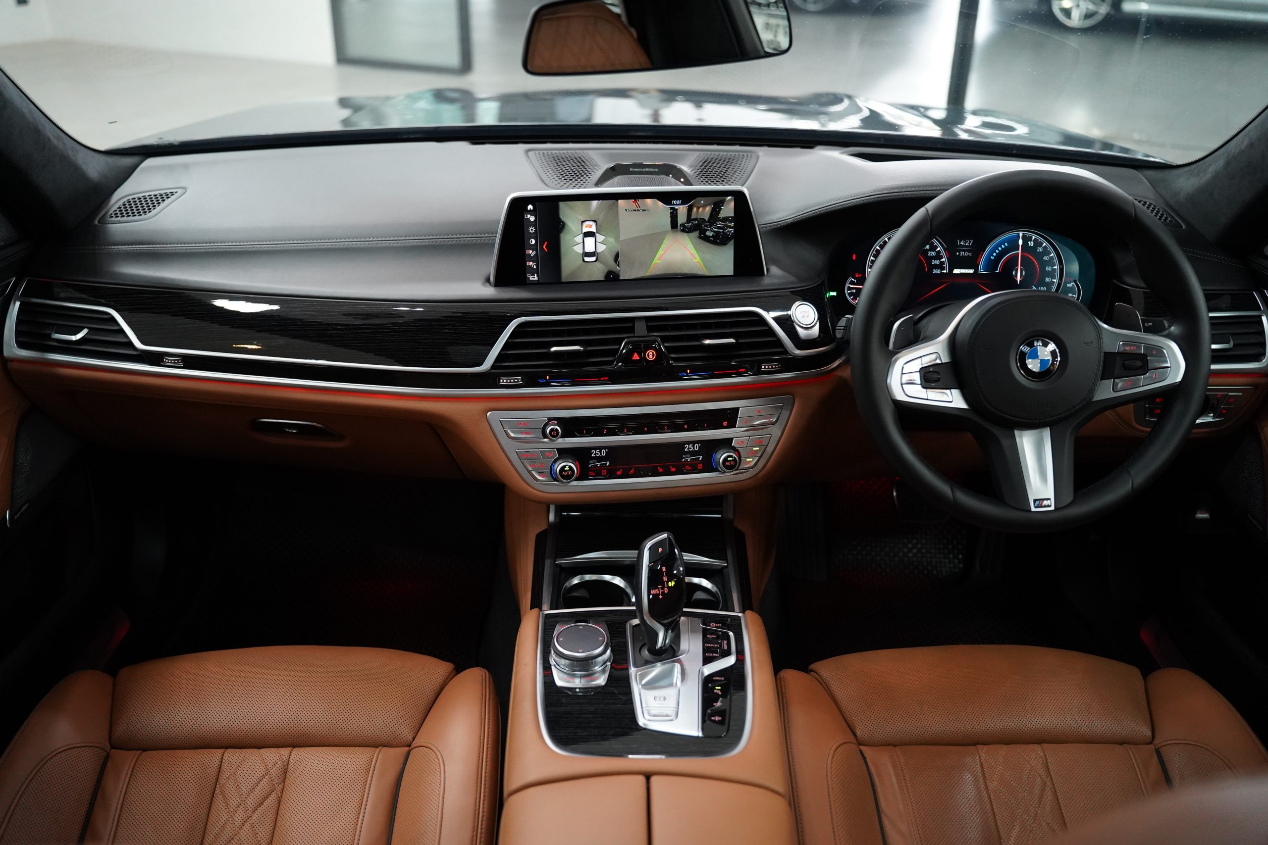 2019 BMW 740Le xDrive M Sport - Image 27