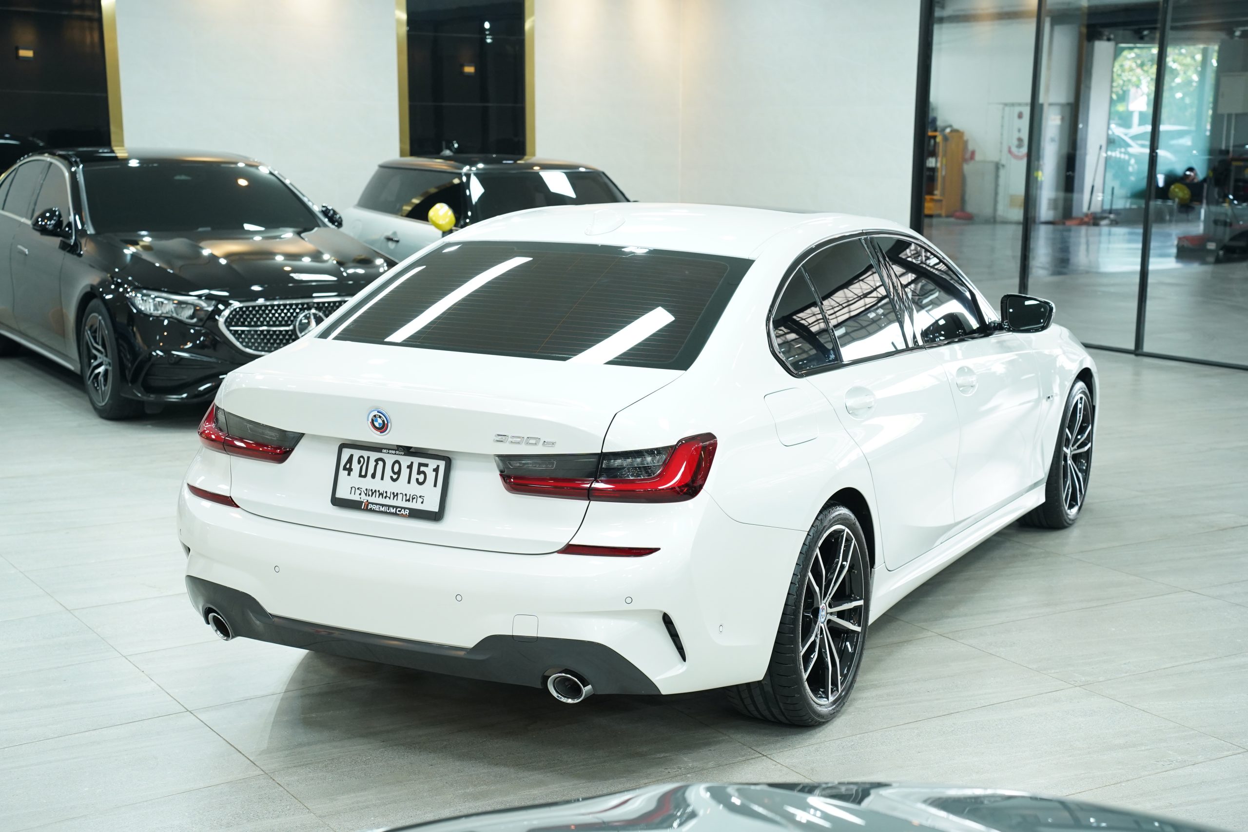 2023 BMW 330e M Sport - Image 8