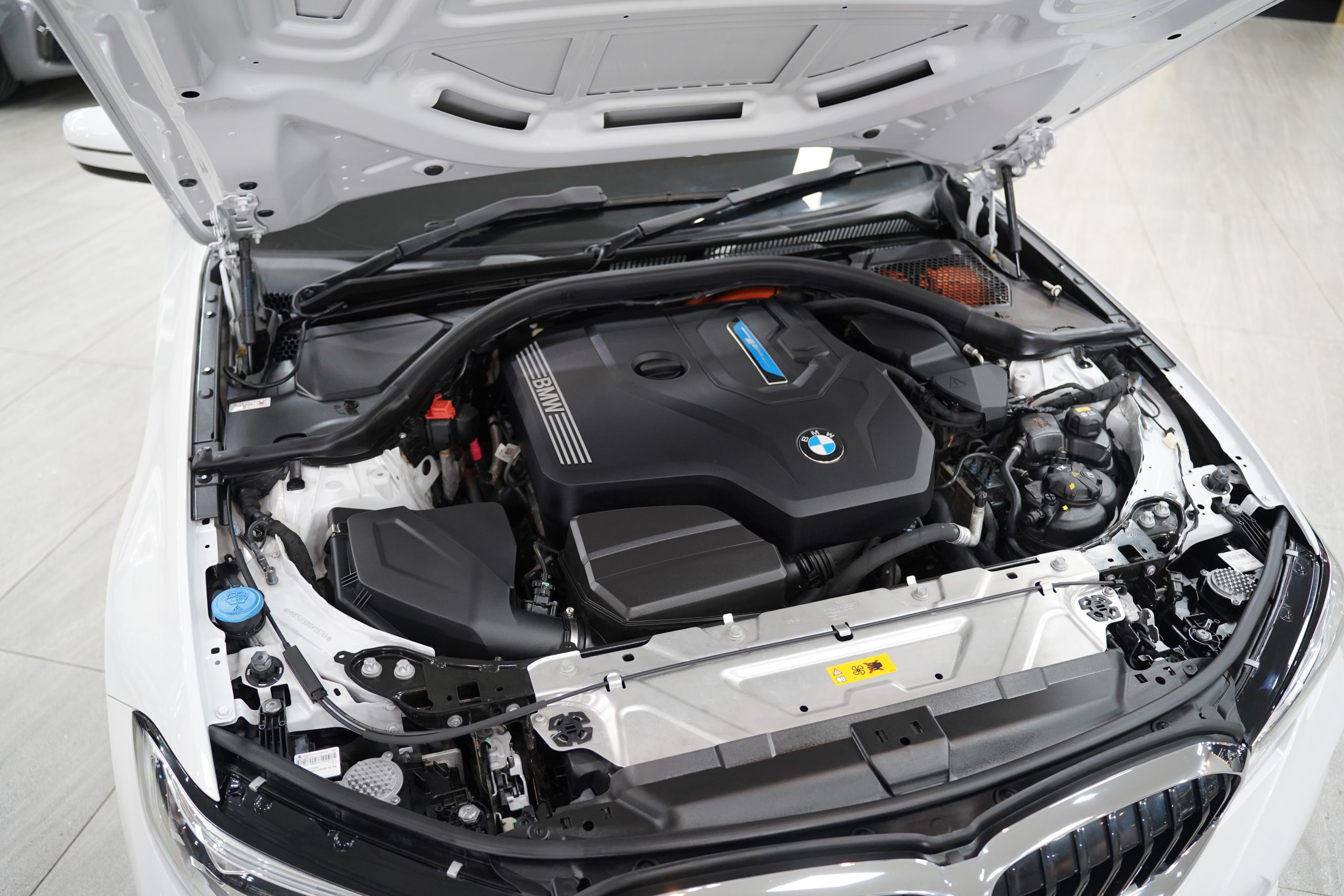 2023 BMW 330e M Sport - Image 19