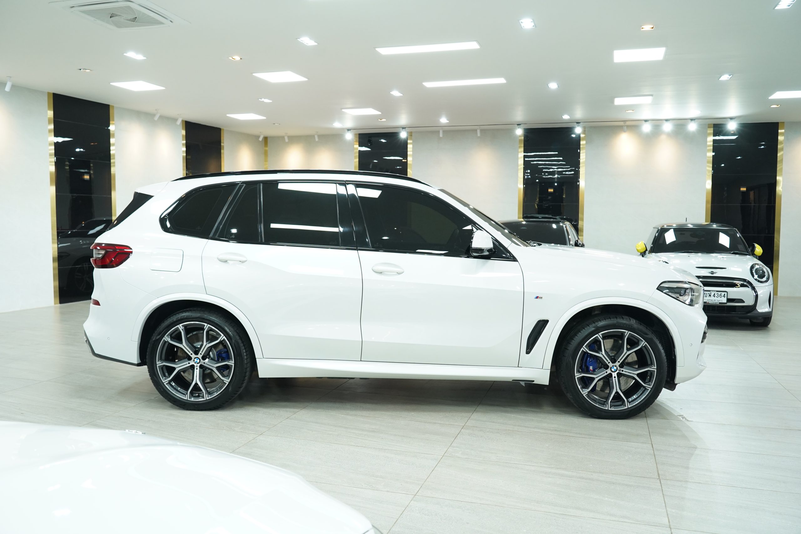 2020 BMW X5 xDrive45e M Sport Plug-in Hybrid G05 - Image 9