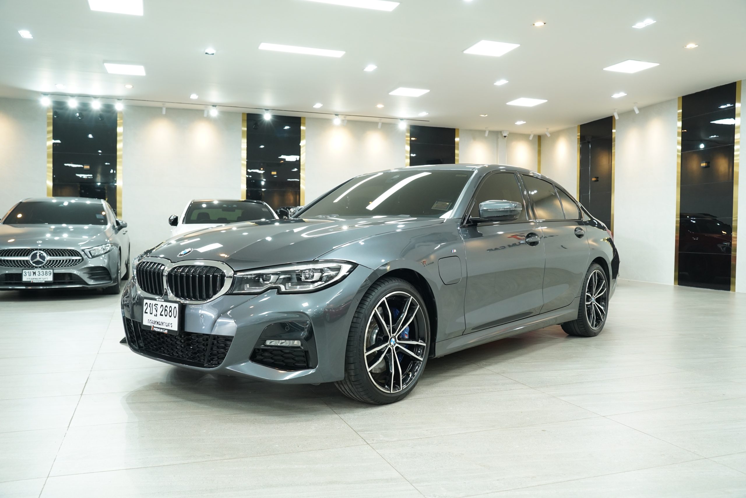 2021 BMW 330e M Sport - Image 4