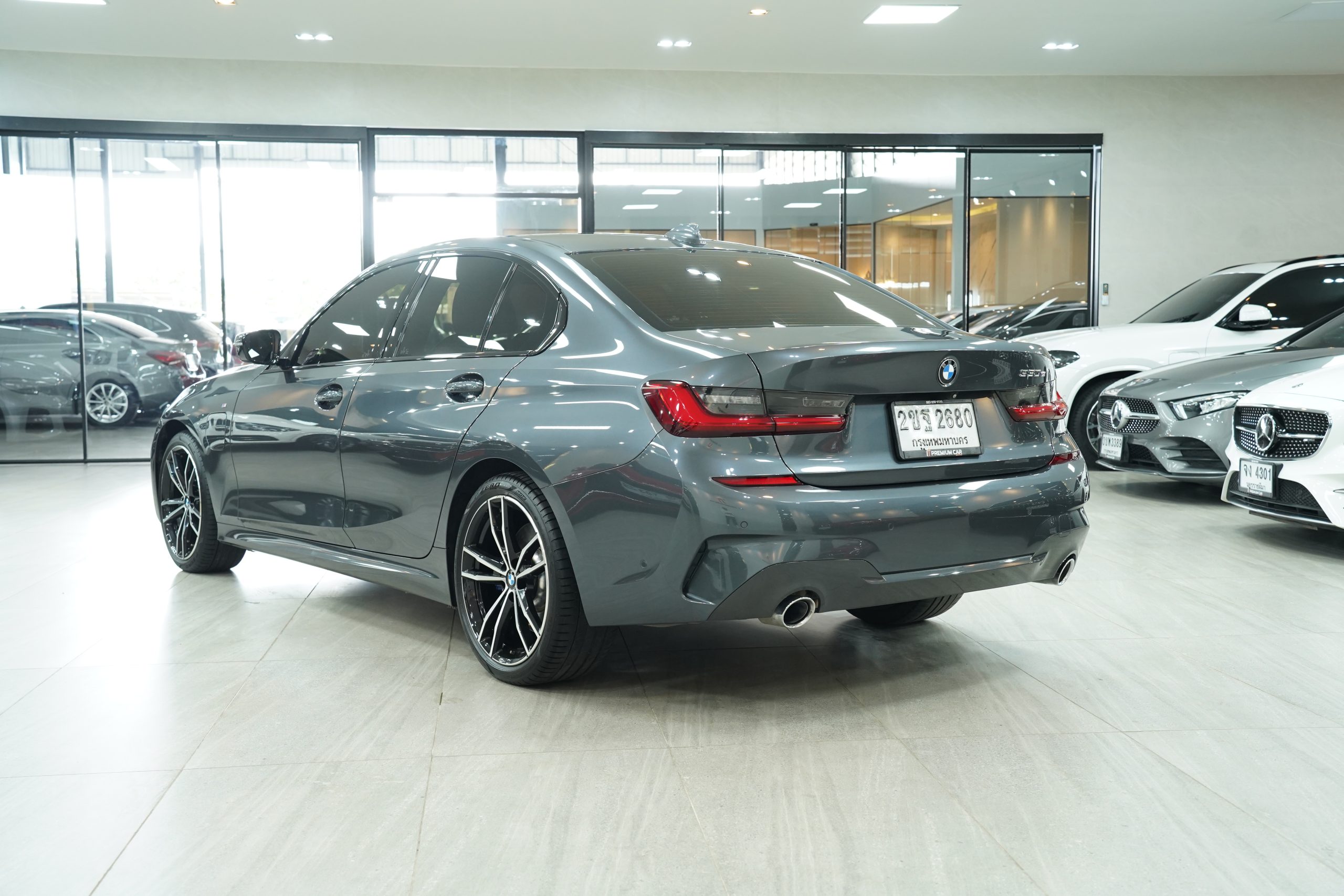 2021 BMW 330e M Sport - Image 6