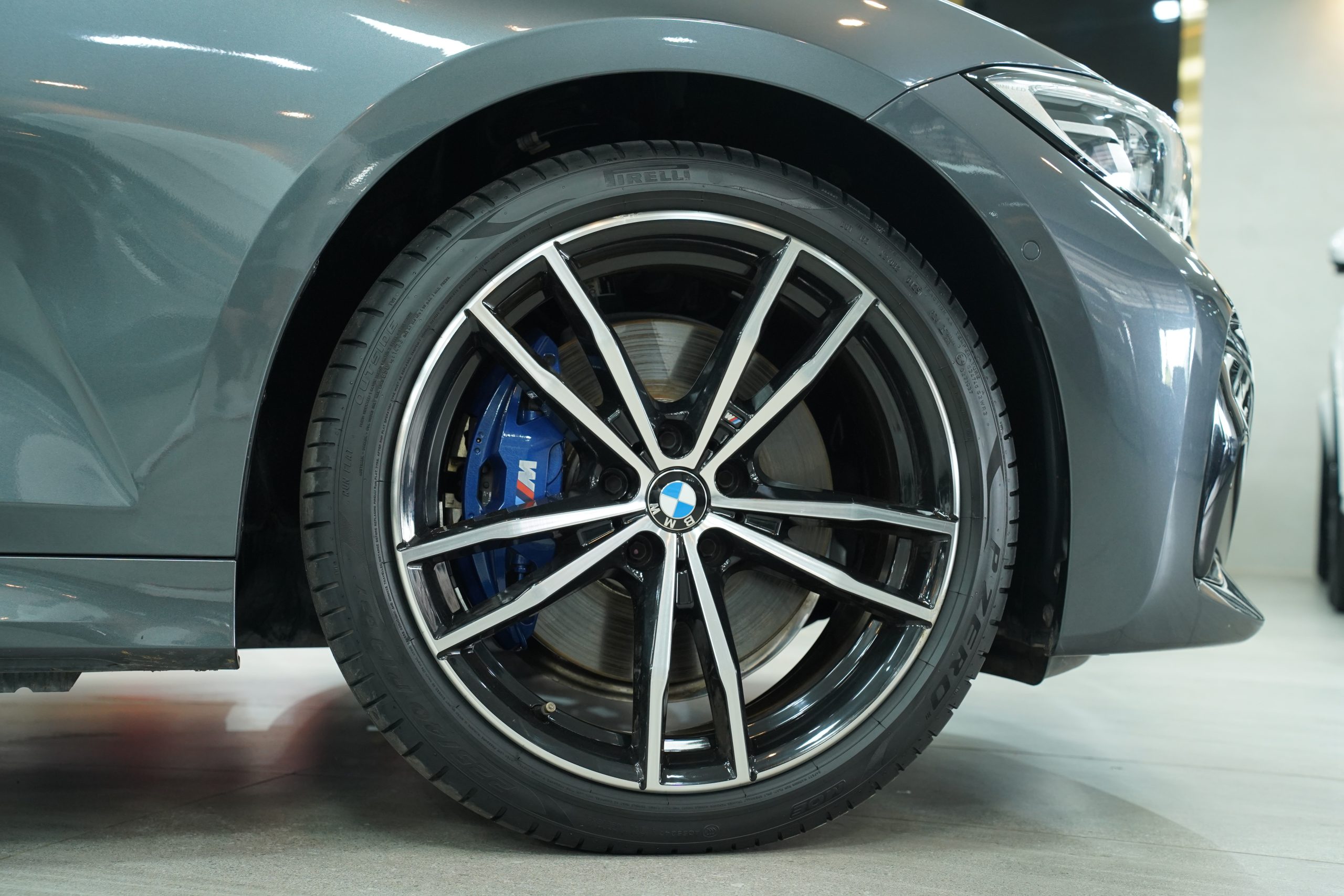2021 BMW 330e M Sport - Image 11