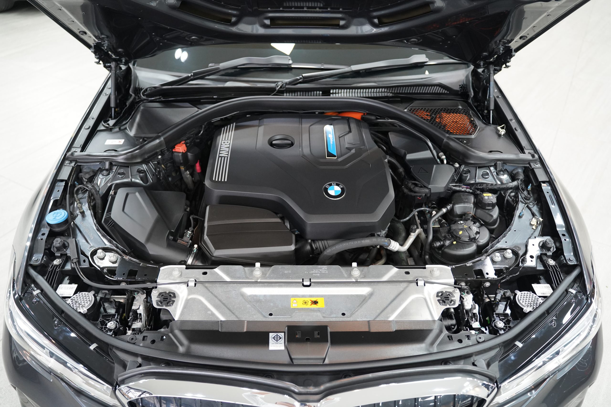 2021 BMW 330e M Sport - Image 14