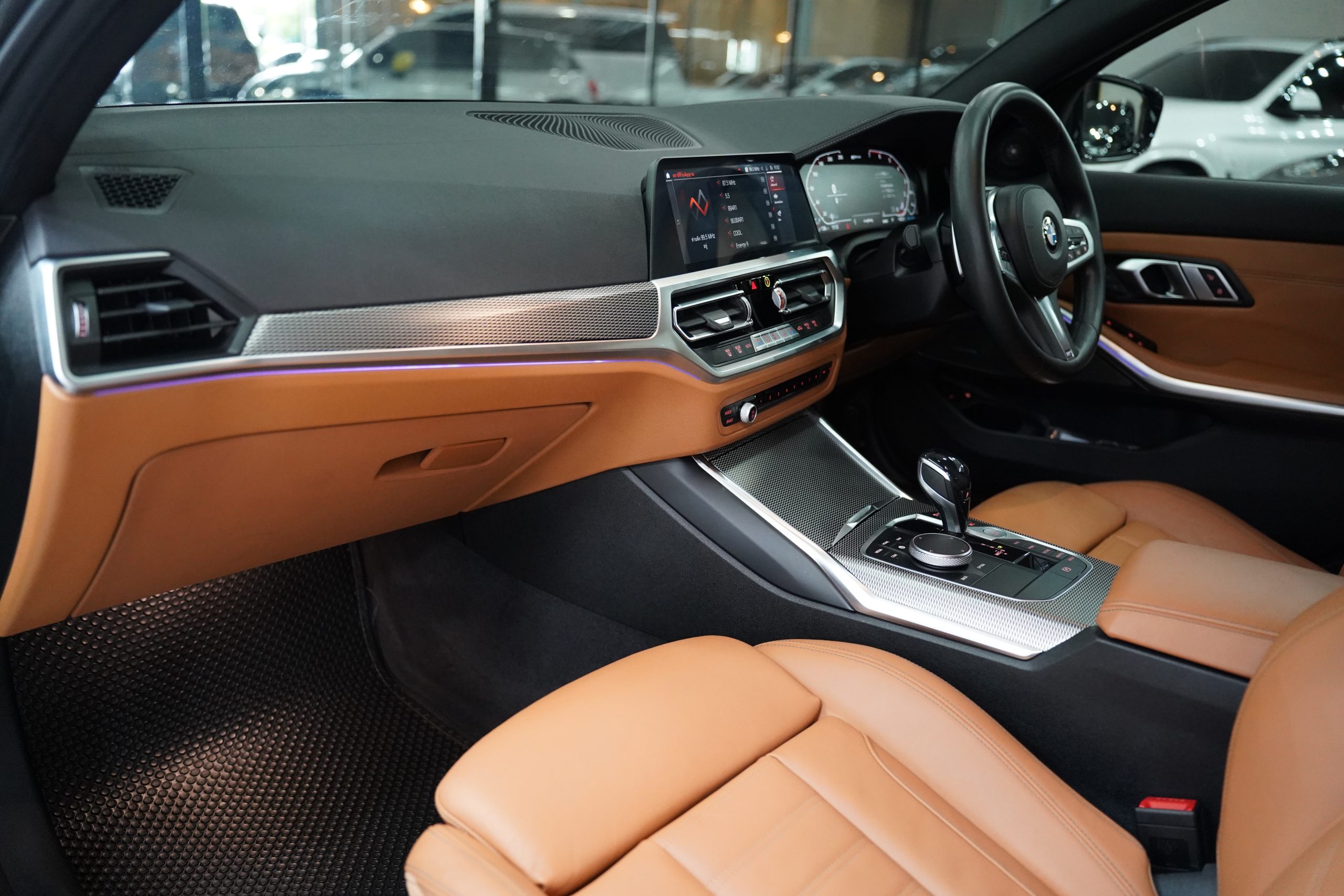 2021 BMW 330e M Sport - Image 16