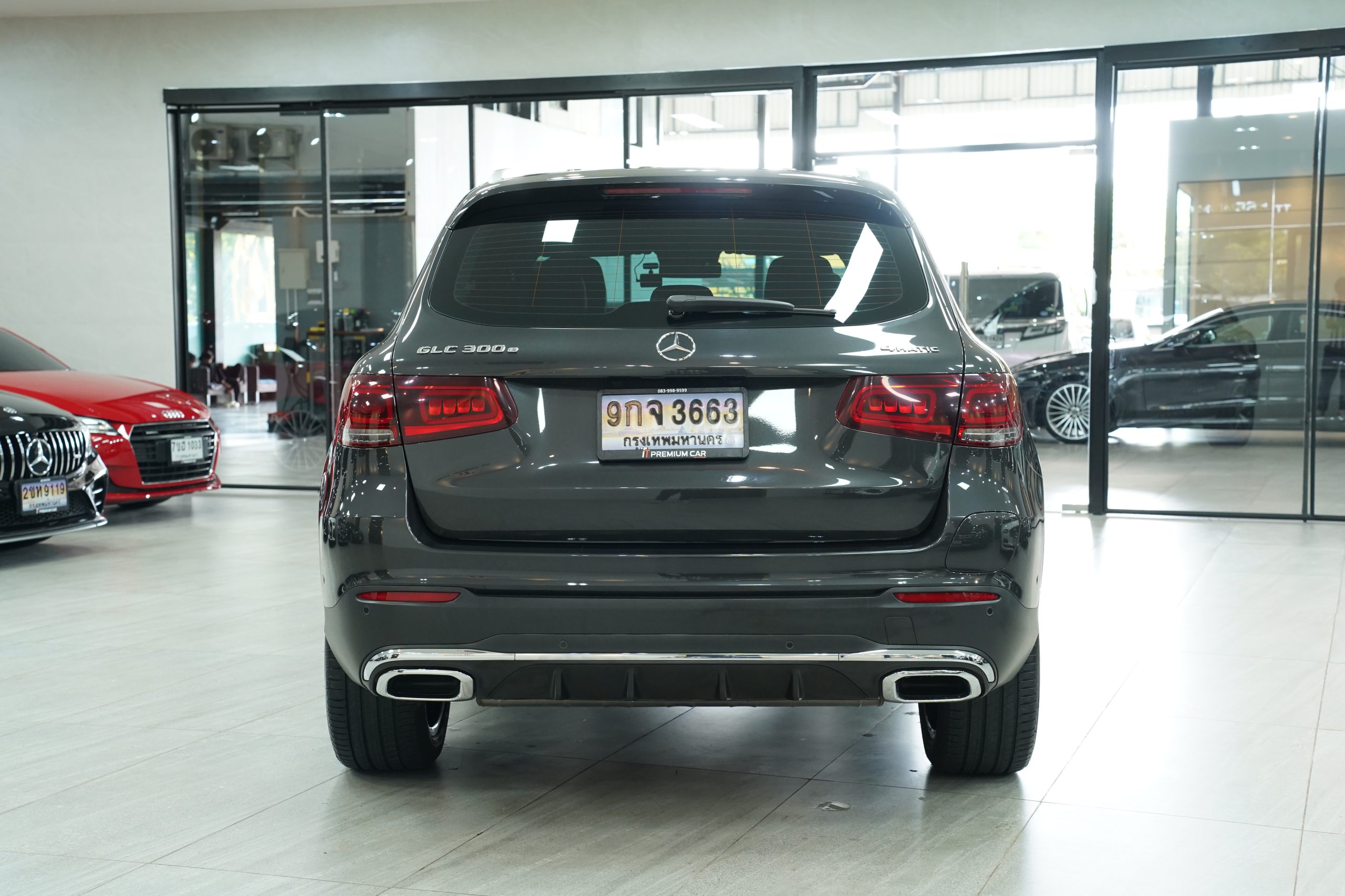 2022 Mercedes-Benz GLC 300 e 4MATIC AMG Dynamic - Image 7