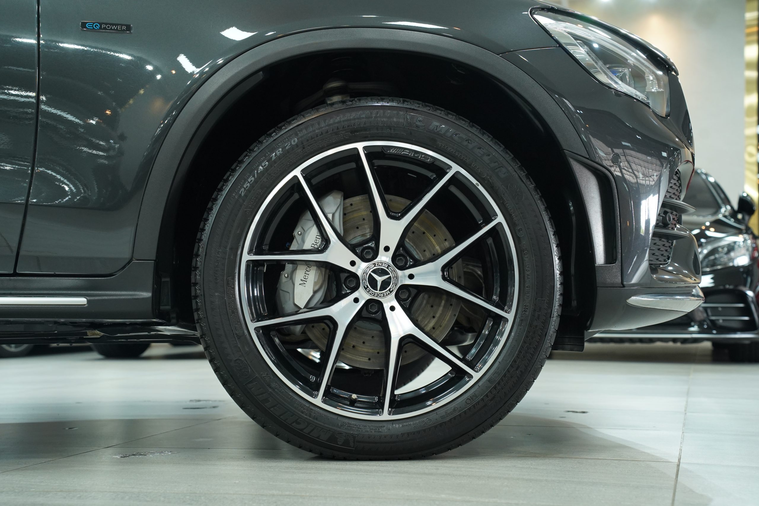 2022 Mercedes-Benz GLC 300 e 4MATIC AMG Dynamic - Image 10