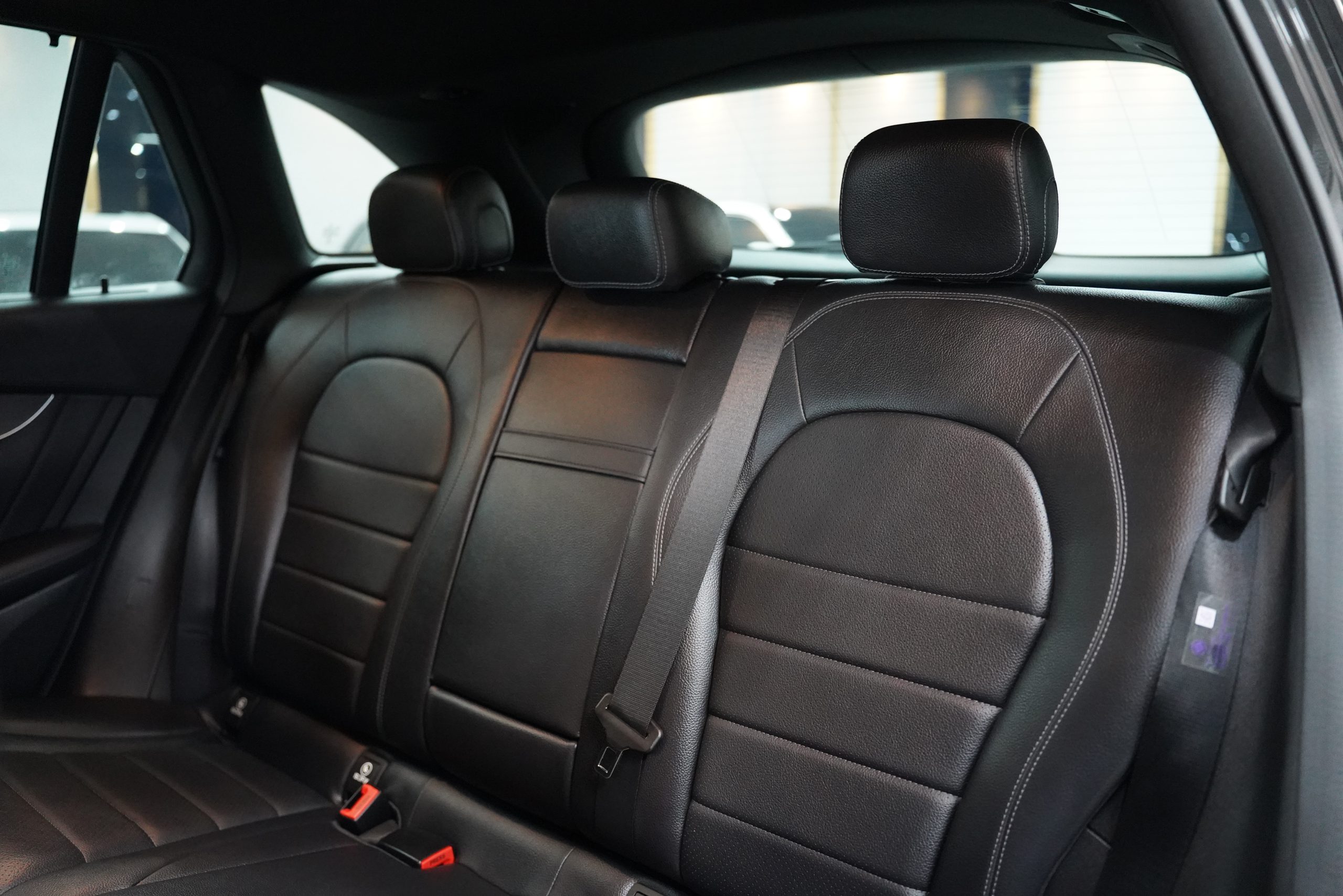 2022 Mercedes-Benz GLC 300 e 4MATIC AMG Dynamic - Image 15