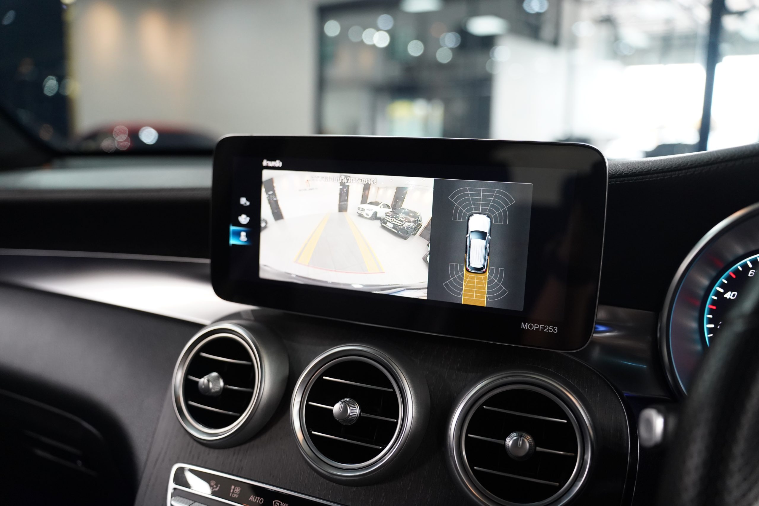2022 Mercedes-Benz GLC 300 e 4MATIC AMG Dynamic - Image 23