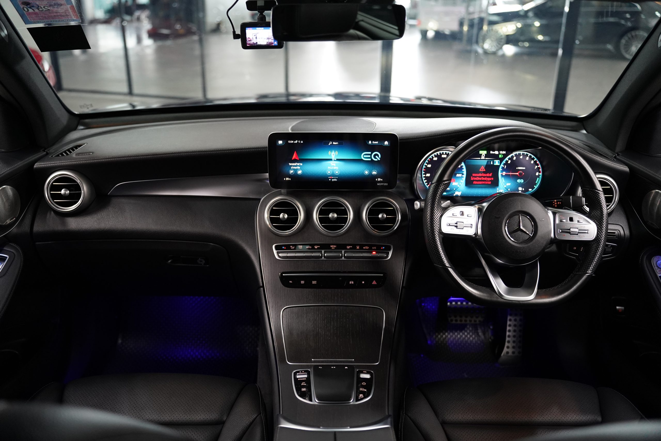 2022 Mercedes-Benz GLC 300 e 4MATIC AMG Dynamic - Image 24