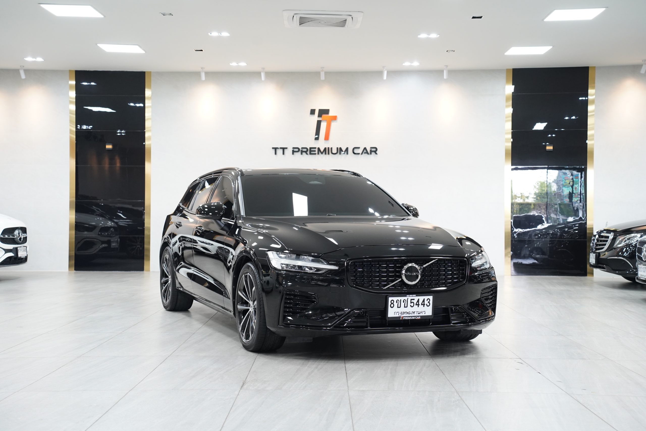 2023 V60 Recharge Plug-in Hybrid T8 Plus Dark