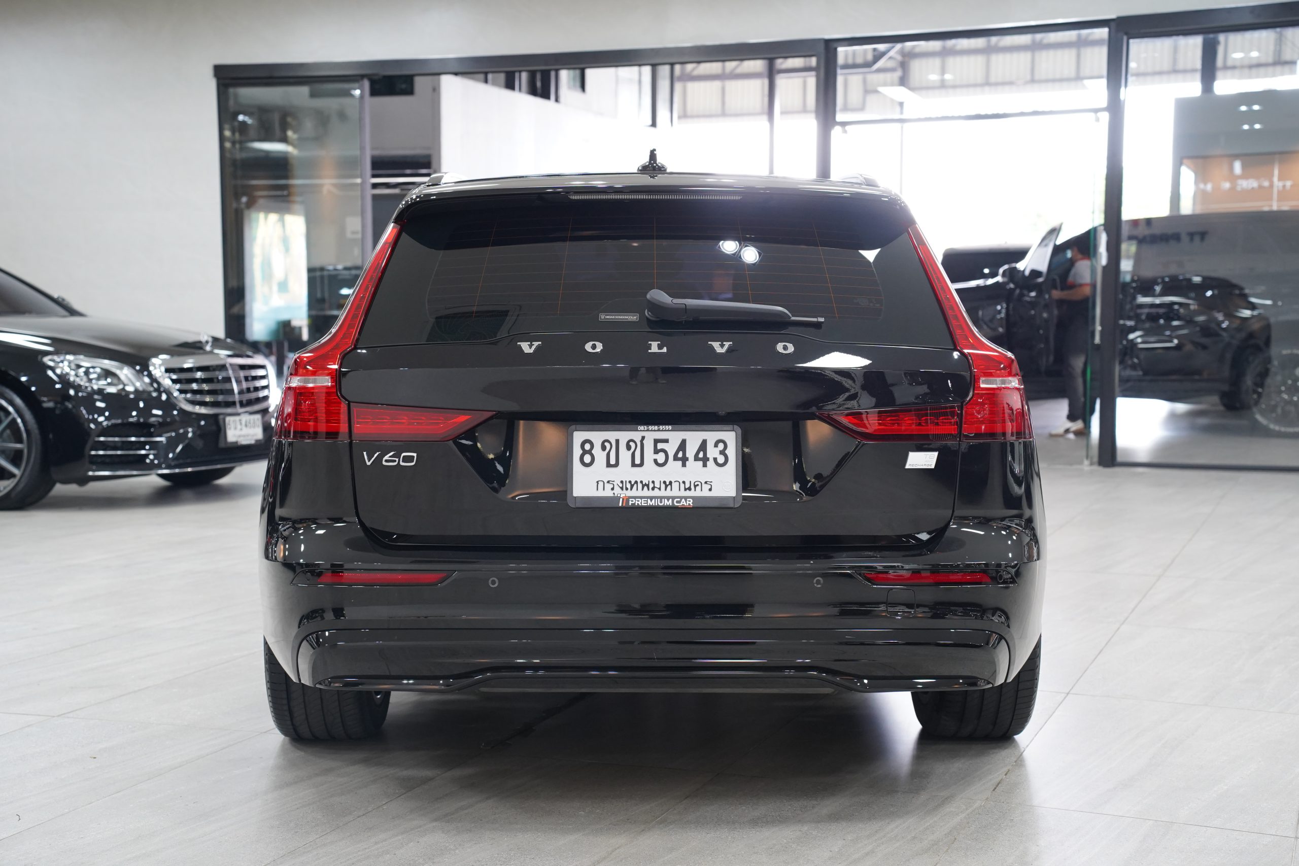 2023 V60 Recharge Plug-in Hybrid T8 Plus Dark - Image 7