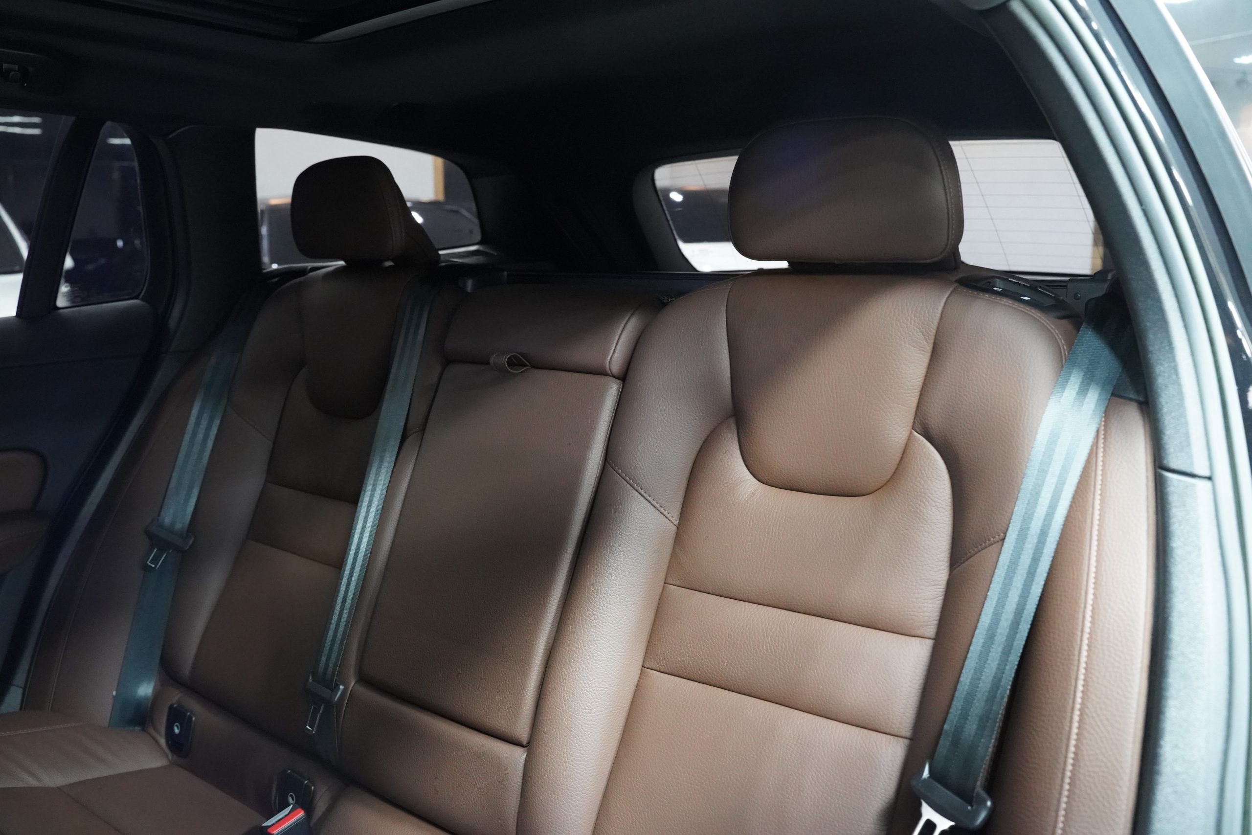 2023 V60 Recharge Plug-in Hybrid T8 Plus Dark - Image 13