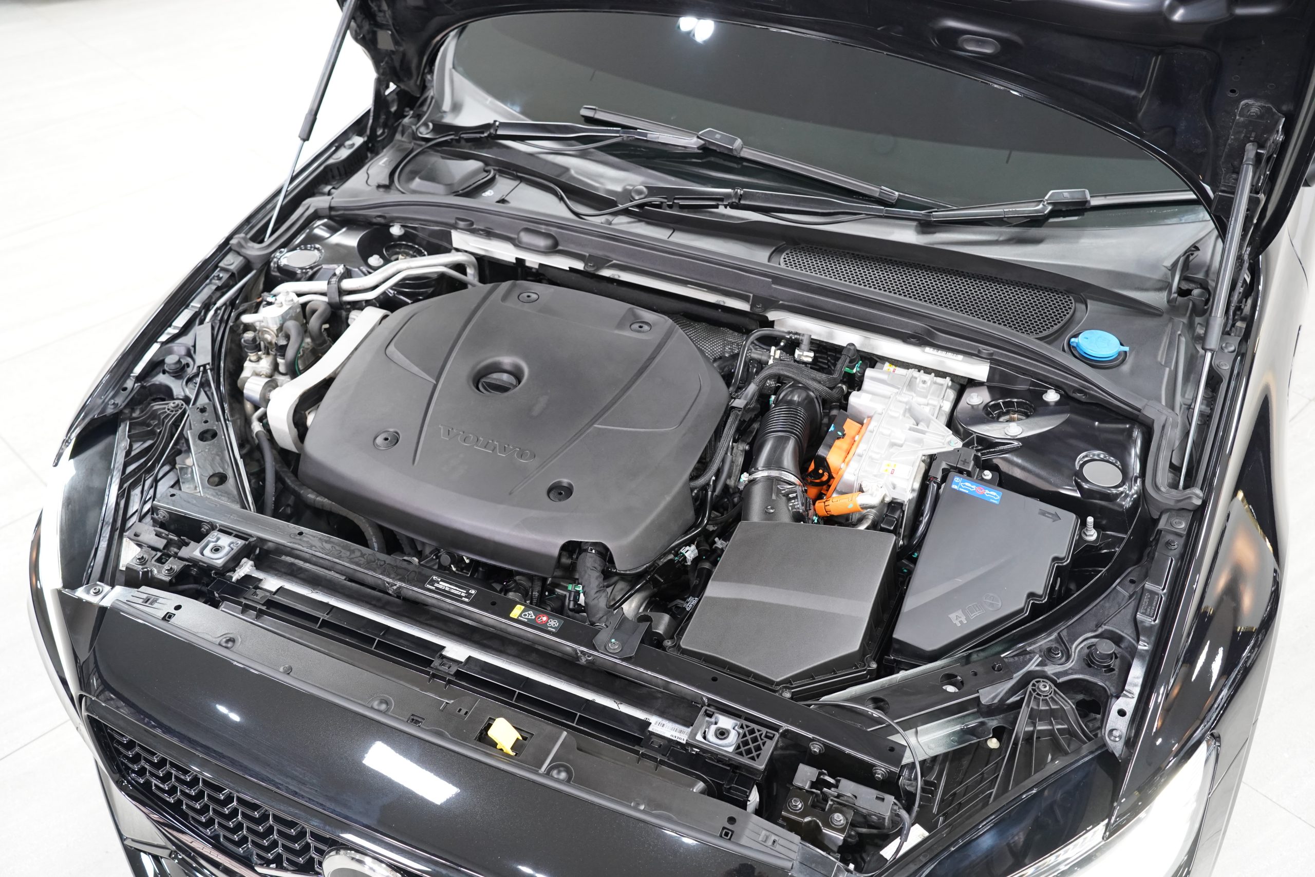 2023 V60 Recharge Plug-in Hybrid T8 Plus Dark - Image 20